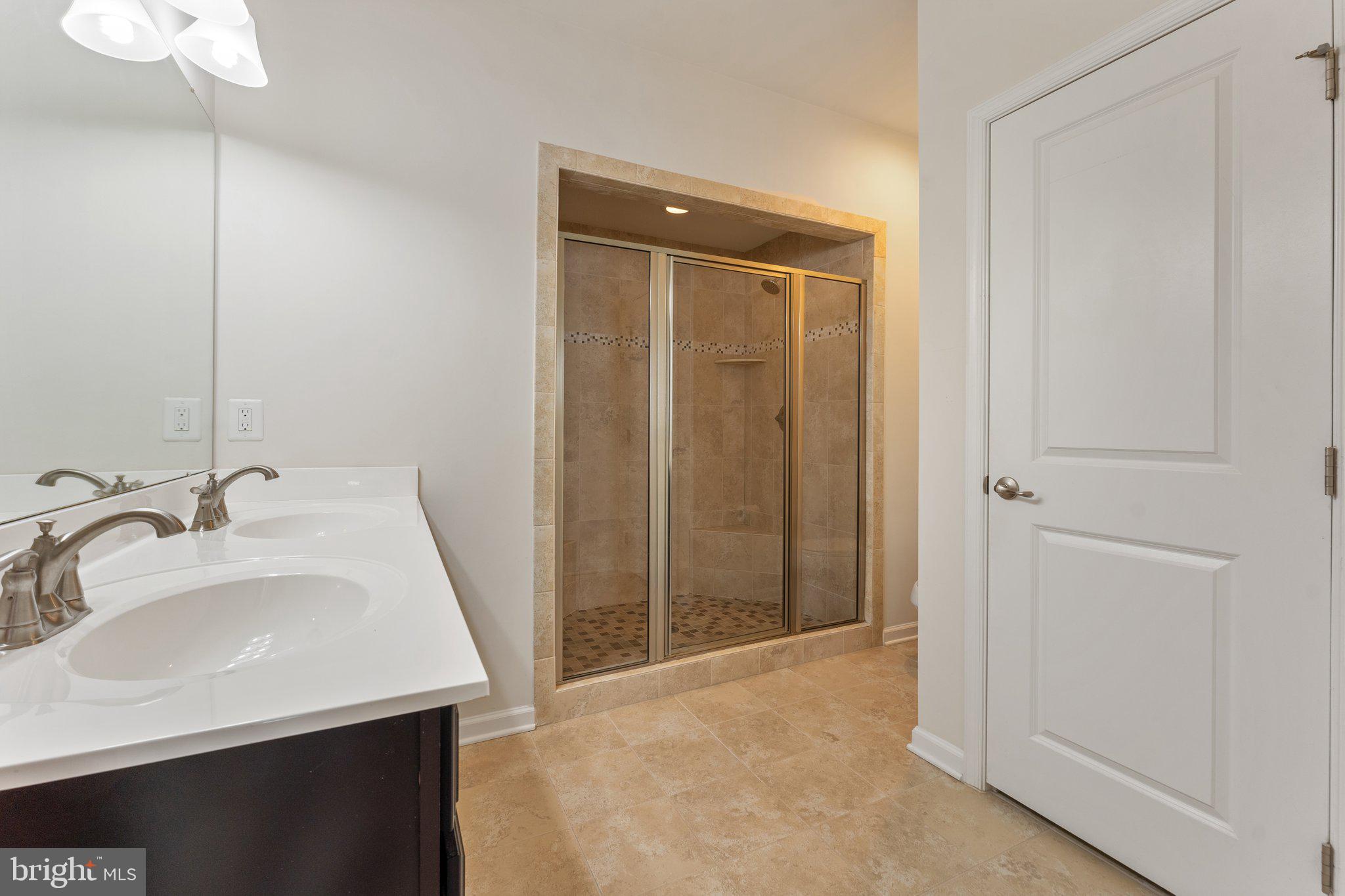 HEATHCOTE COMMONS CONDOMINIUMS - Residential Lease