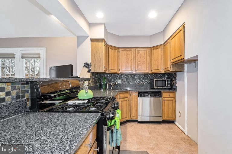 AYRLAWN - Residential Lease