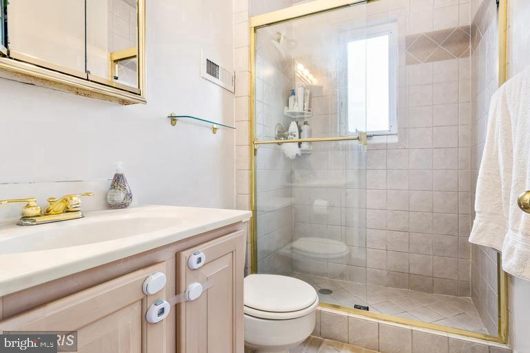 AYRLAWN - Residential Lease