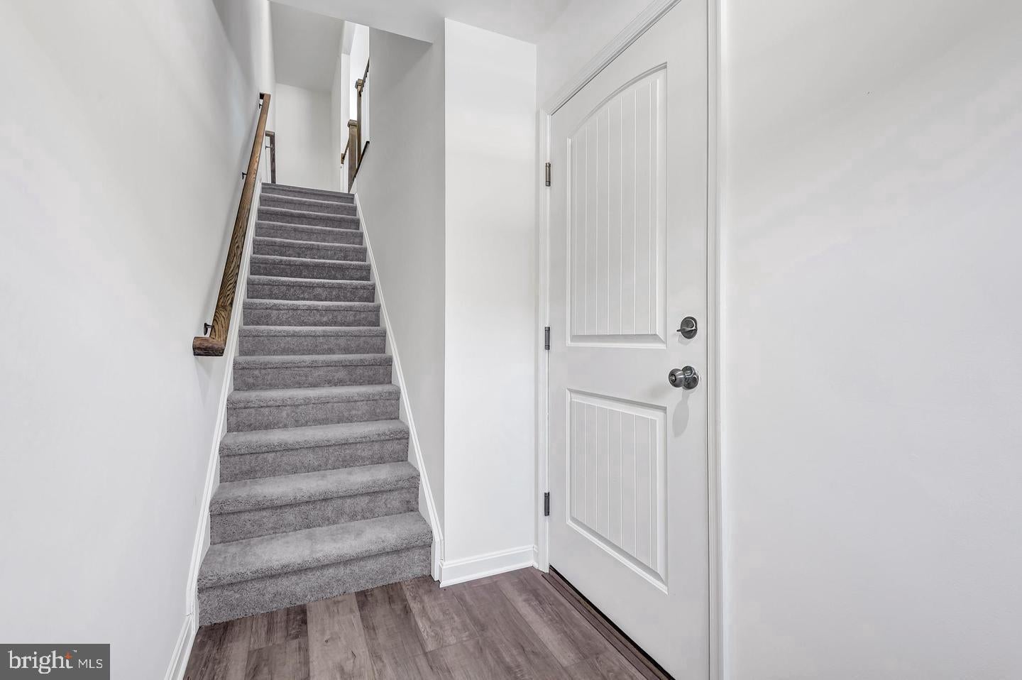 742 BUR OAK COURT