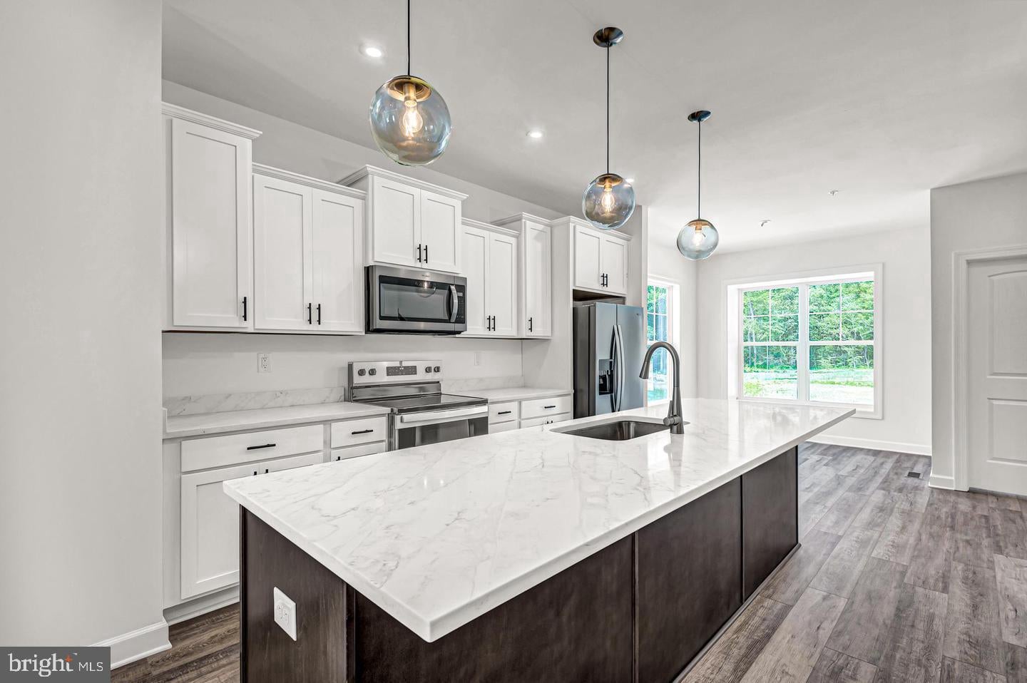 742 BUR OAK COURT