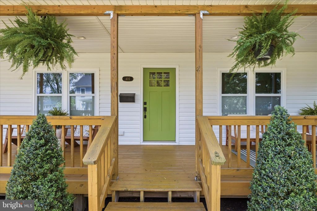 Photo of 405 Edwards Ferry Road NE, LEESBURG, VA 20176 (MLS # VALO2124600)