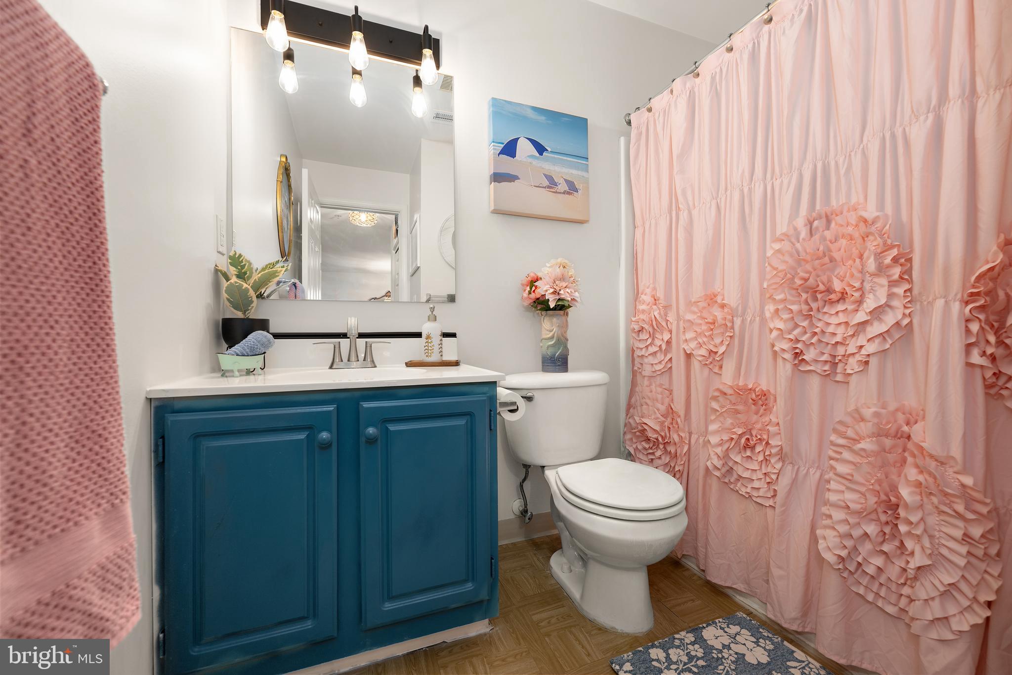 SANIBEL VILLAGE - Residential