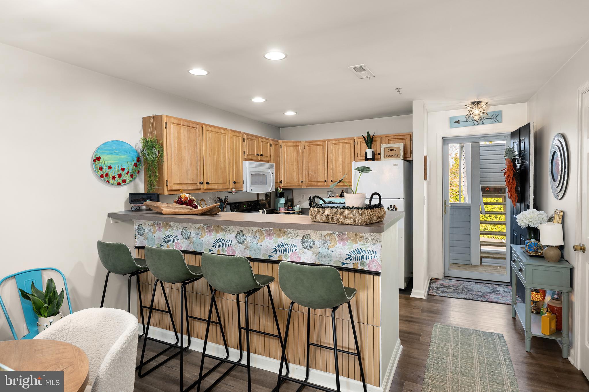 SANIBEL VILLAGE - Residential