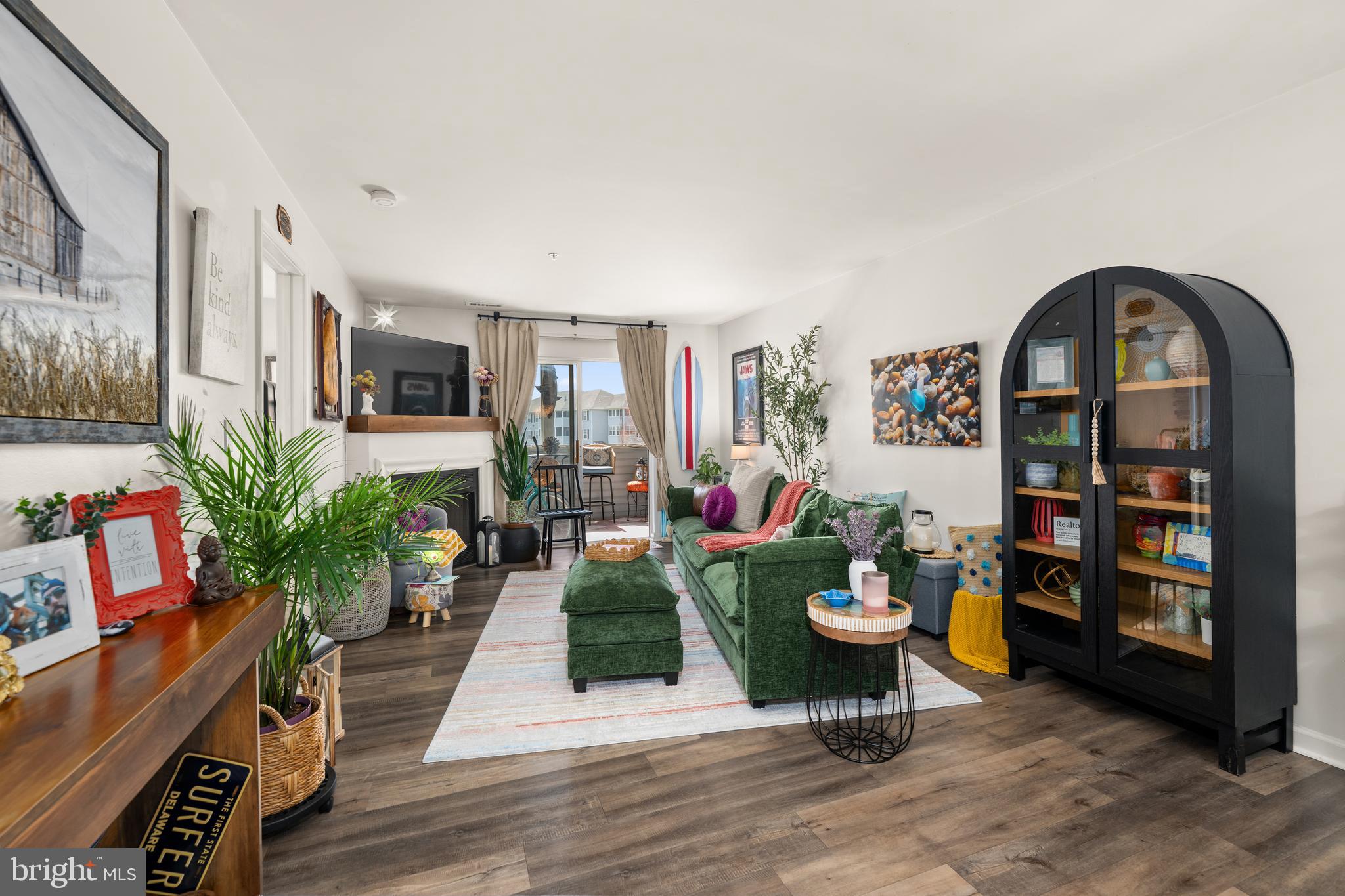 SANIBEL VILLAGE - Residential