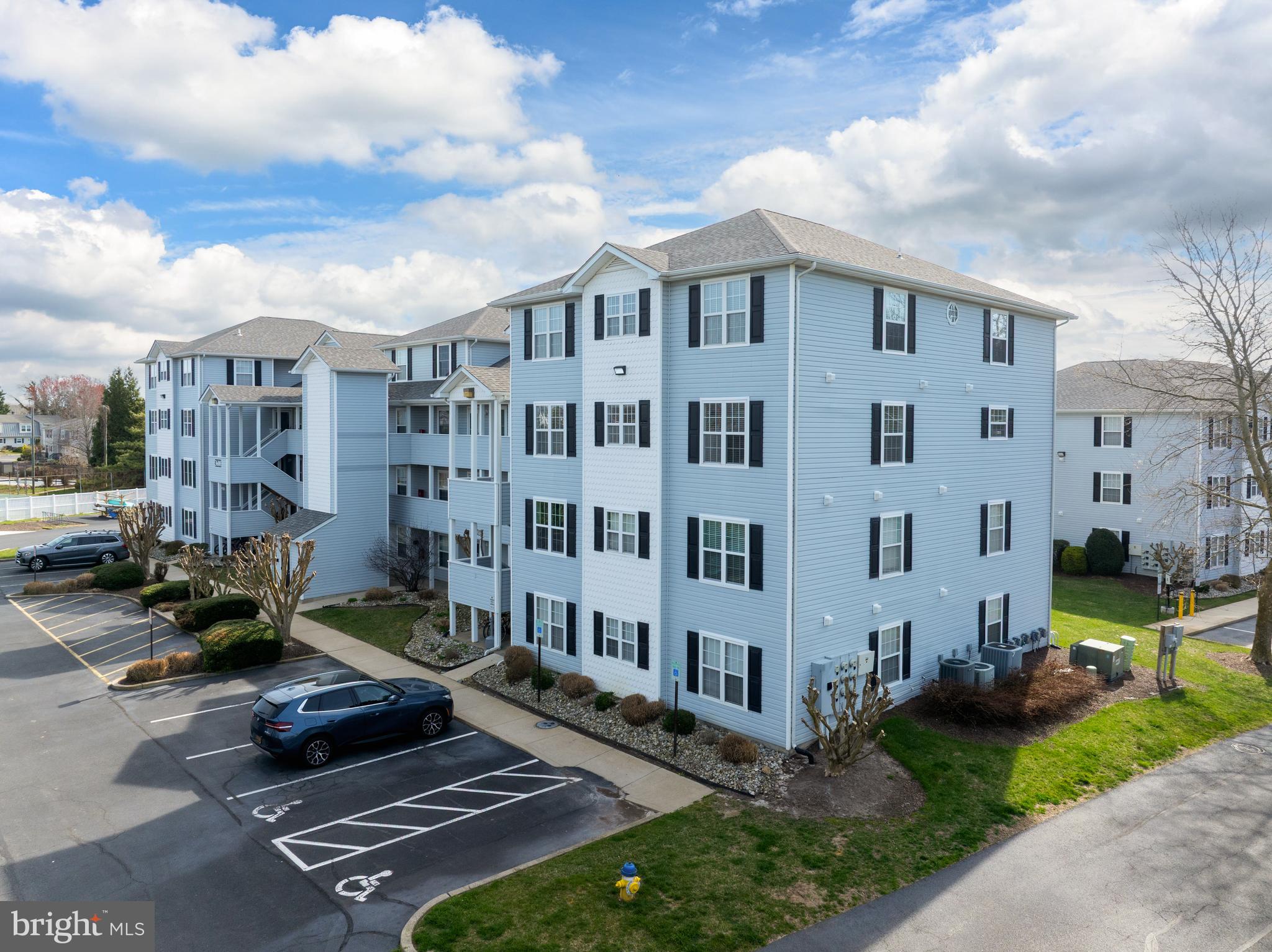 SANIBEL VILLAGE - Residential