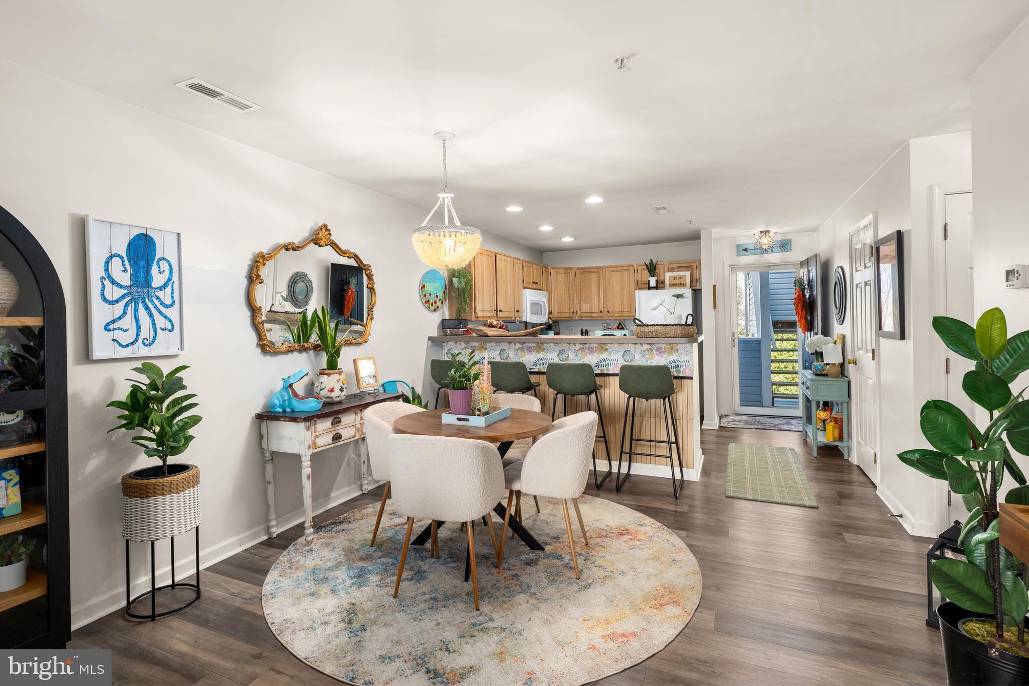 SANIBEL VILLAGE - Residential