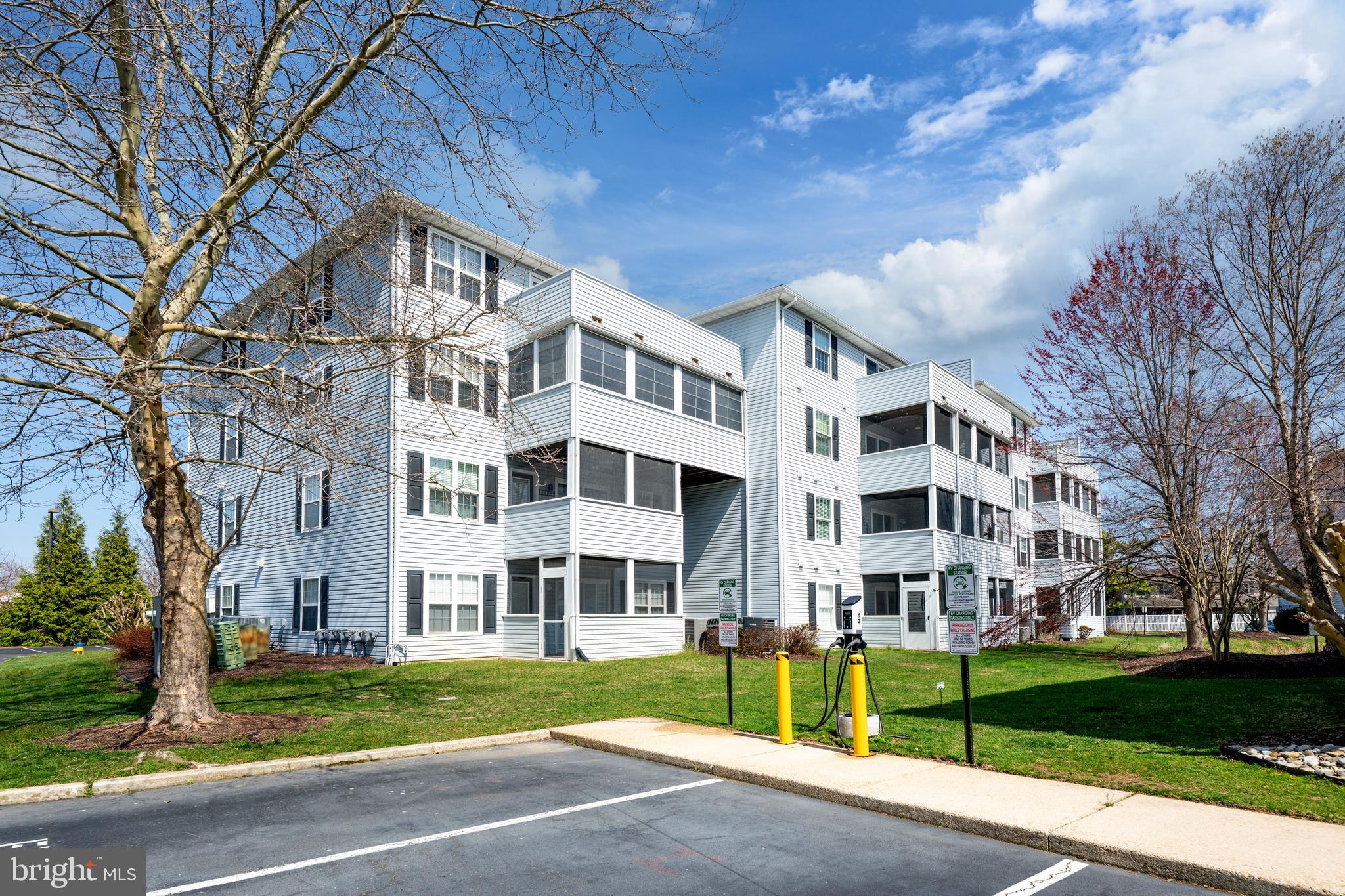 SANIBEL VILLAGE - Residential