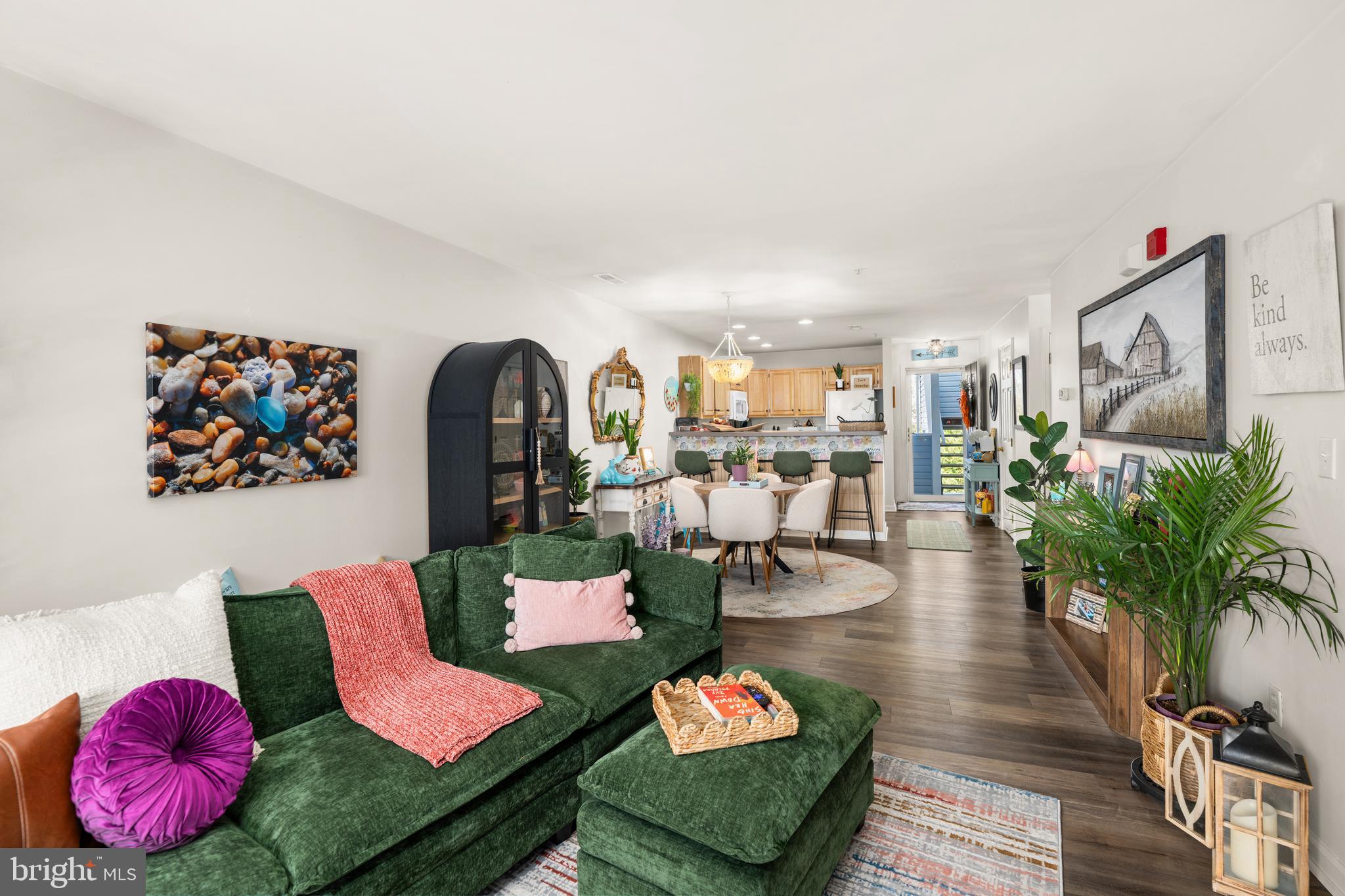 SANIBEL VILLAGE - Residential