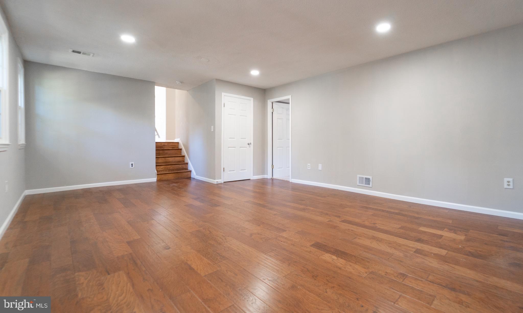 SELLMAN ESTATES - Residential