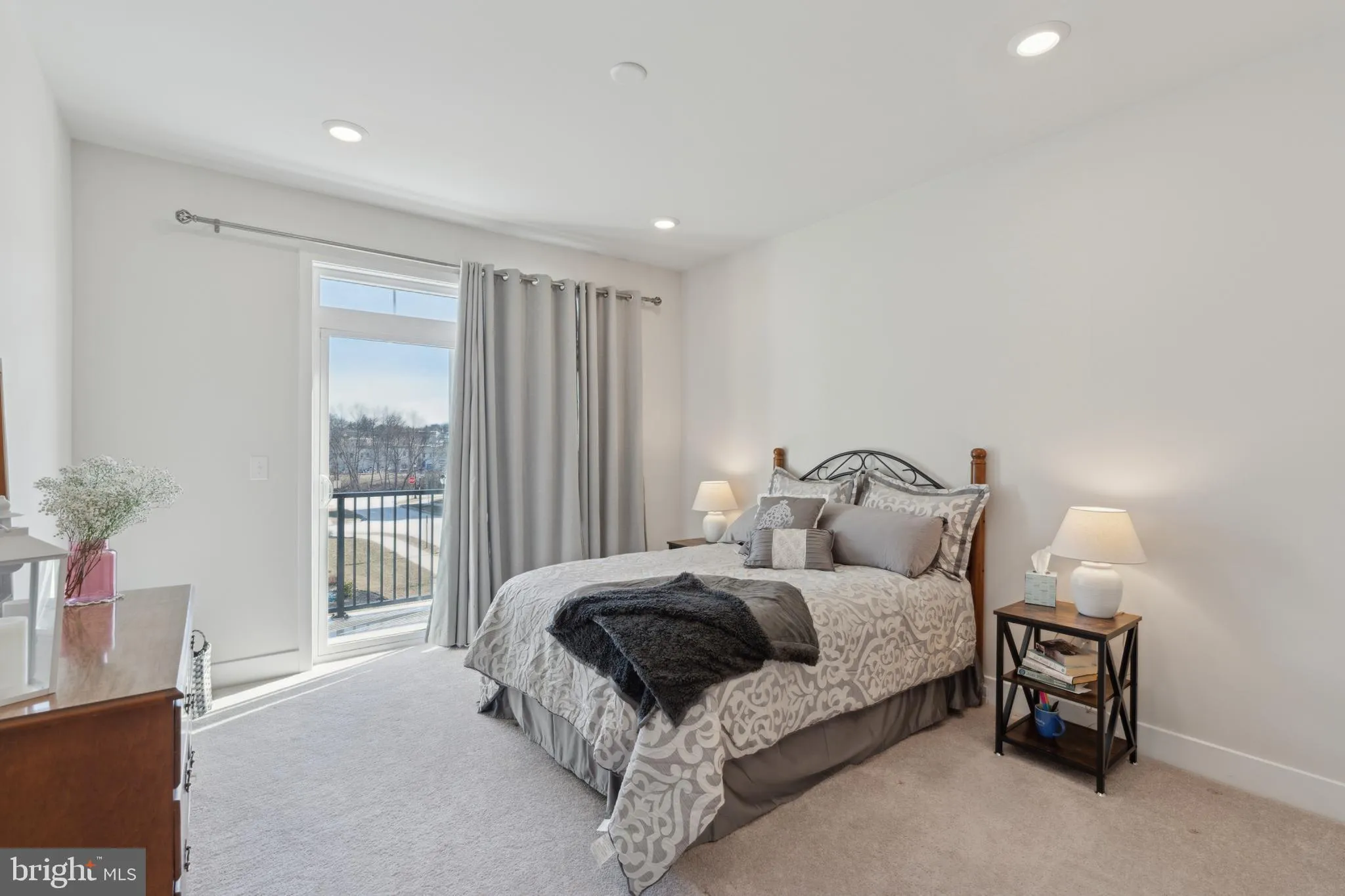 Phoenixville, Pennsylvania 19460, United States, 2 Bedrooms Bedrooms, ,2 BathroomsBathrooms,Residential,Active,76733