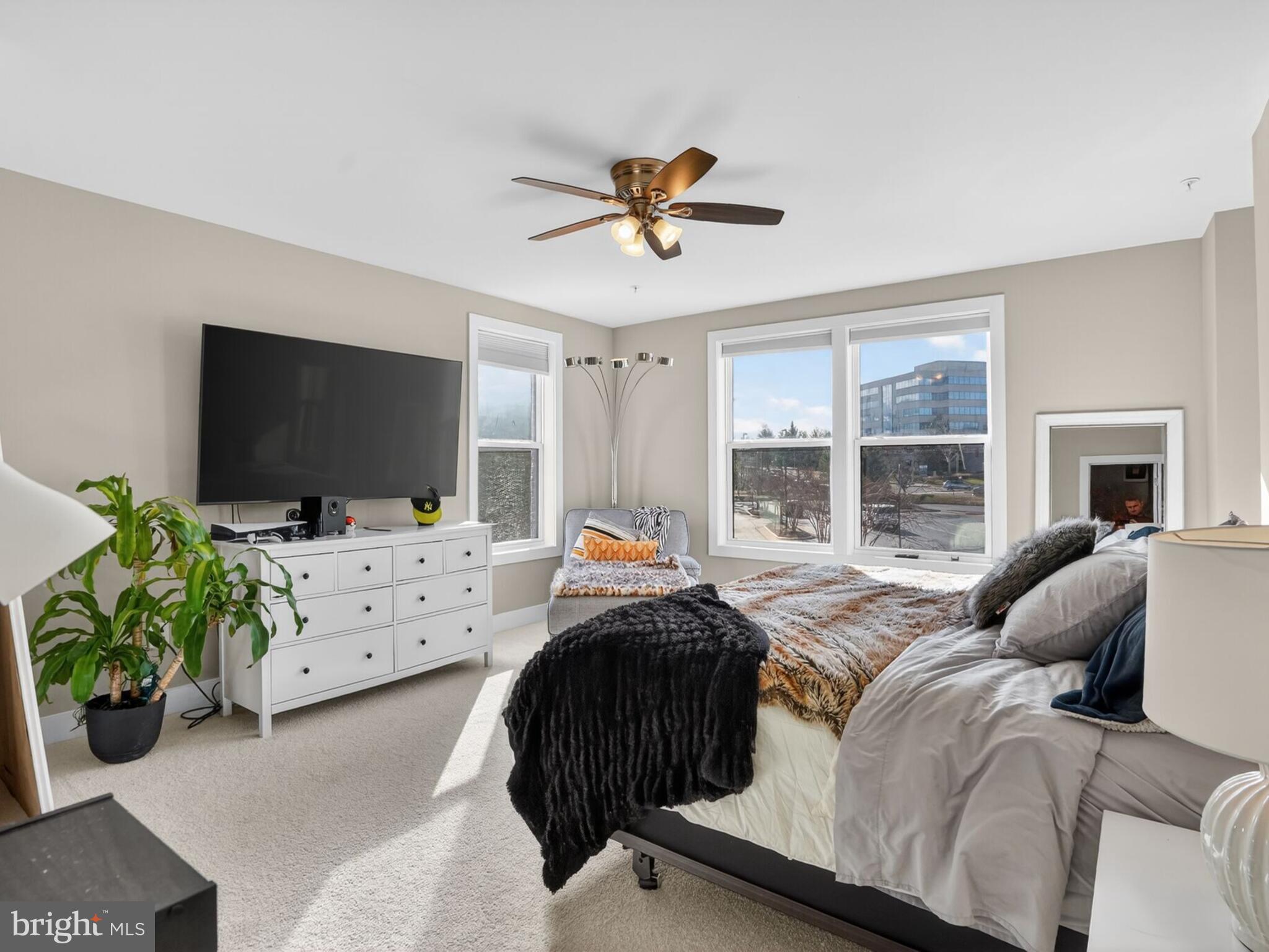 METRO SQUARE - Residential