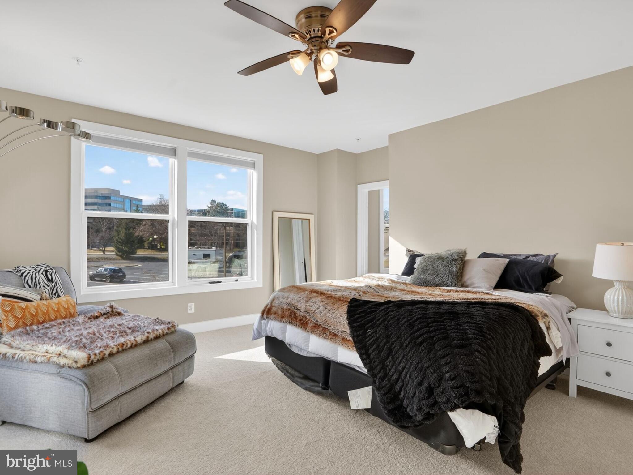 METRO SQUARE - Residential