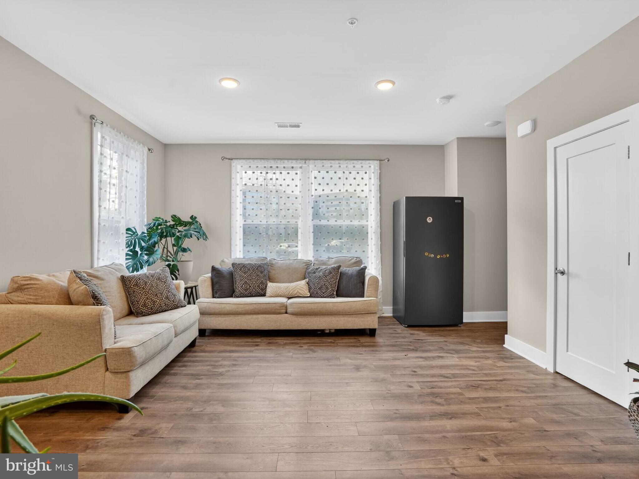 METRO SQUARE - Residential