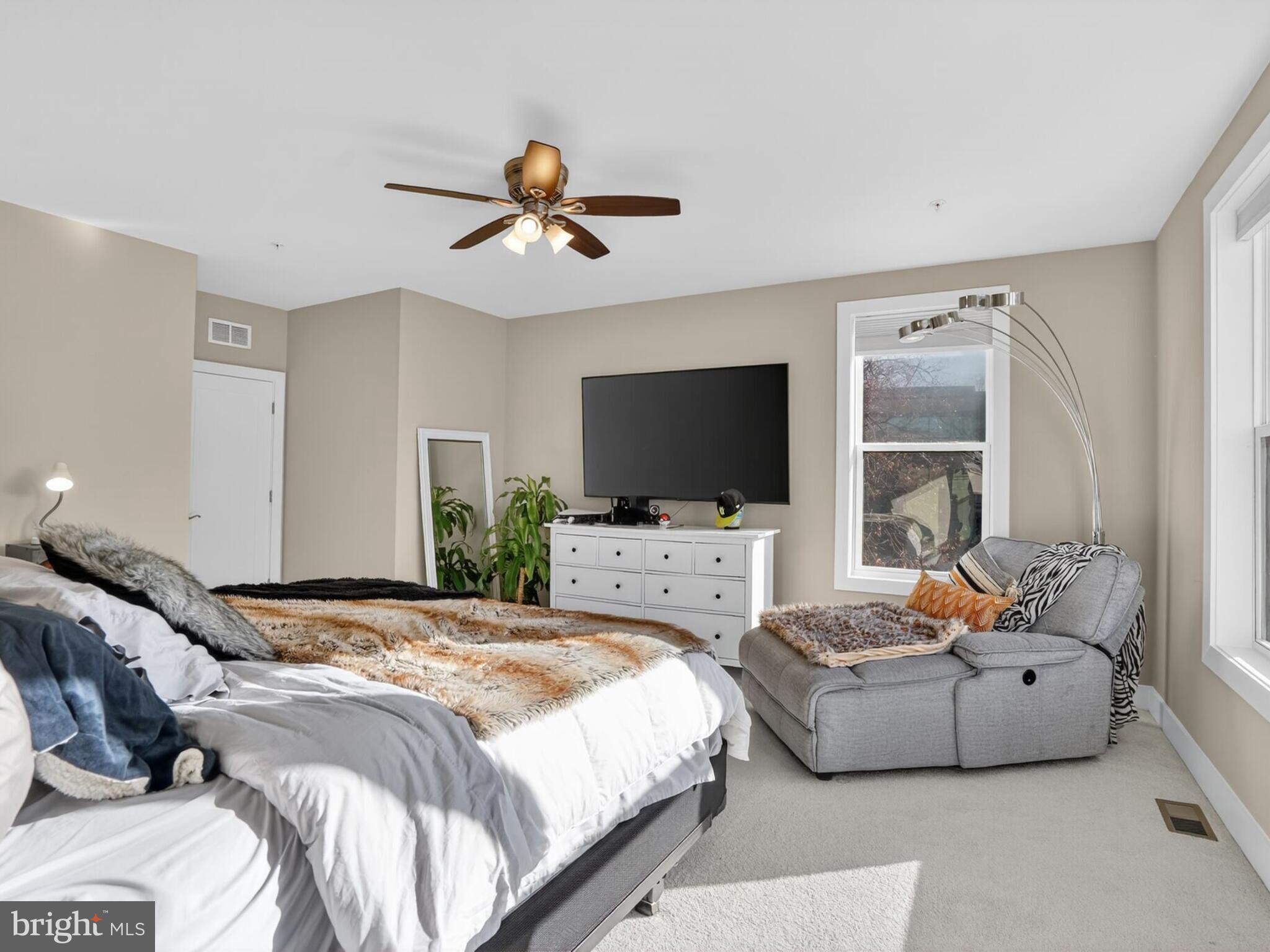 METRO SQUARE - Residential