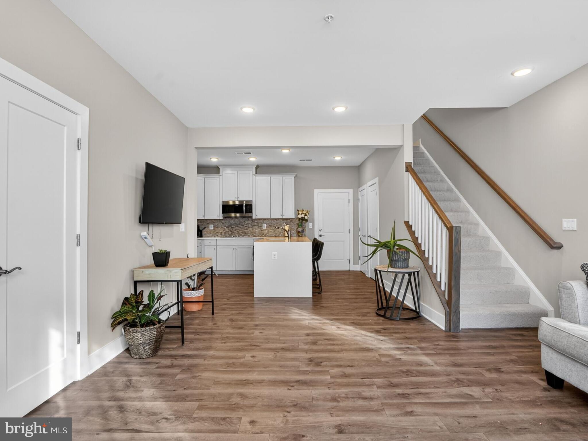 METRO SQUARE - Residential