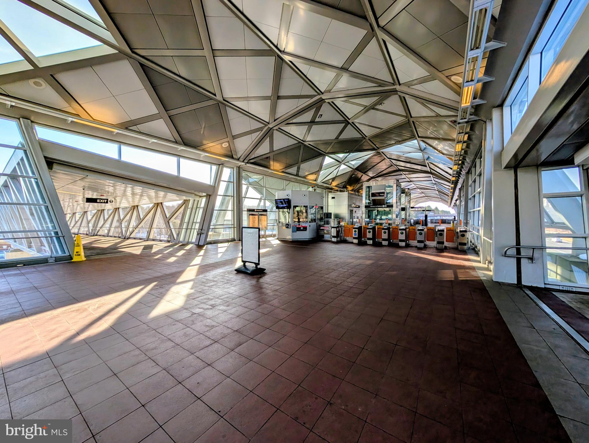 METRO SQUARE - Residential