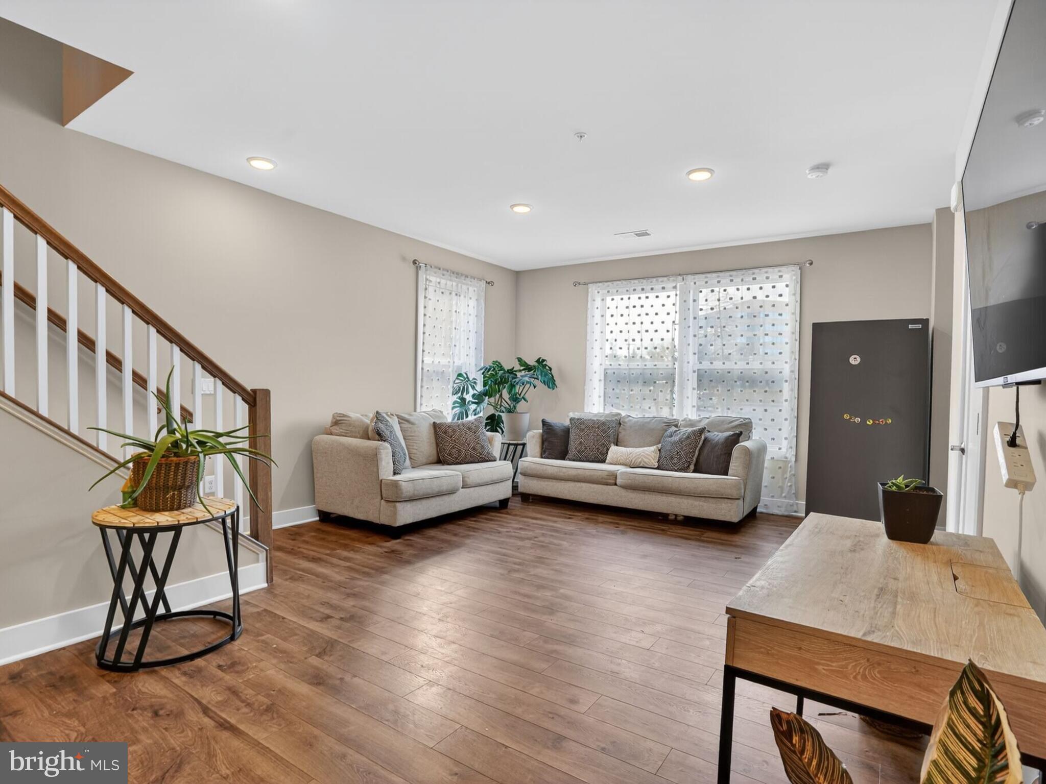 METRO SQUARE - Residential