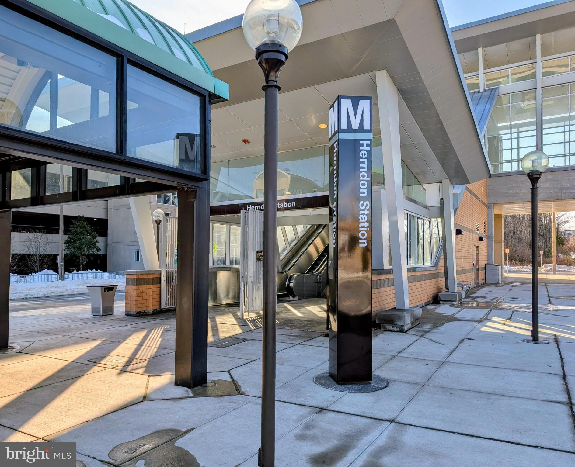 METRO SQUARE - Residential