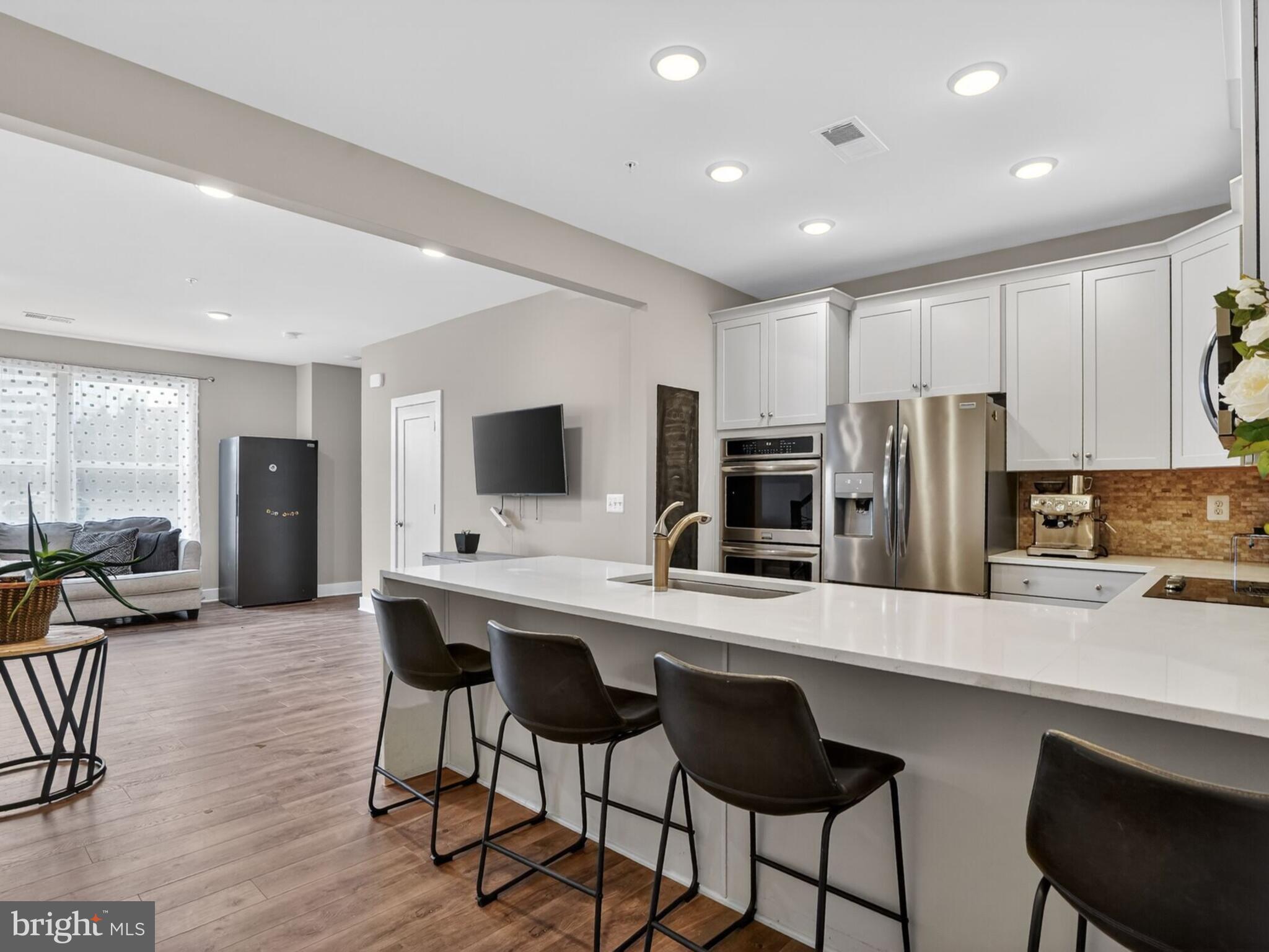 METRO SQUARE - Residential