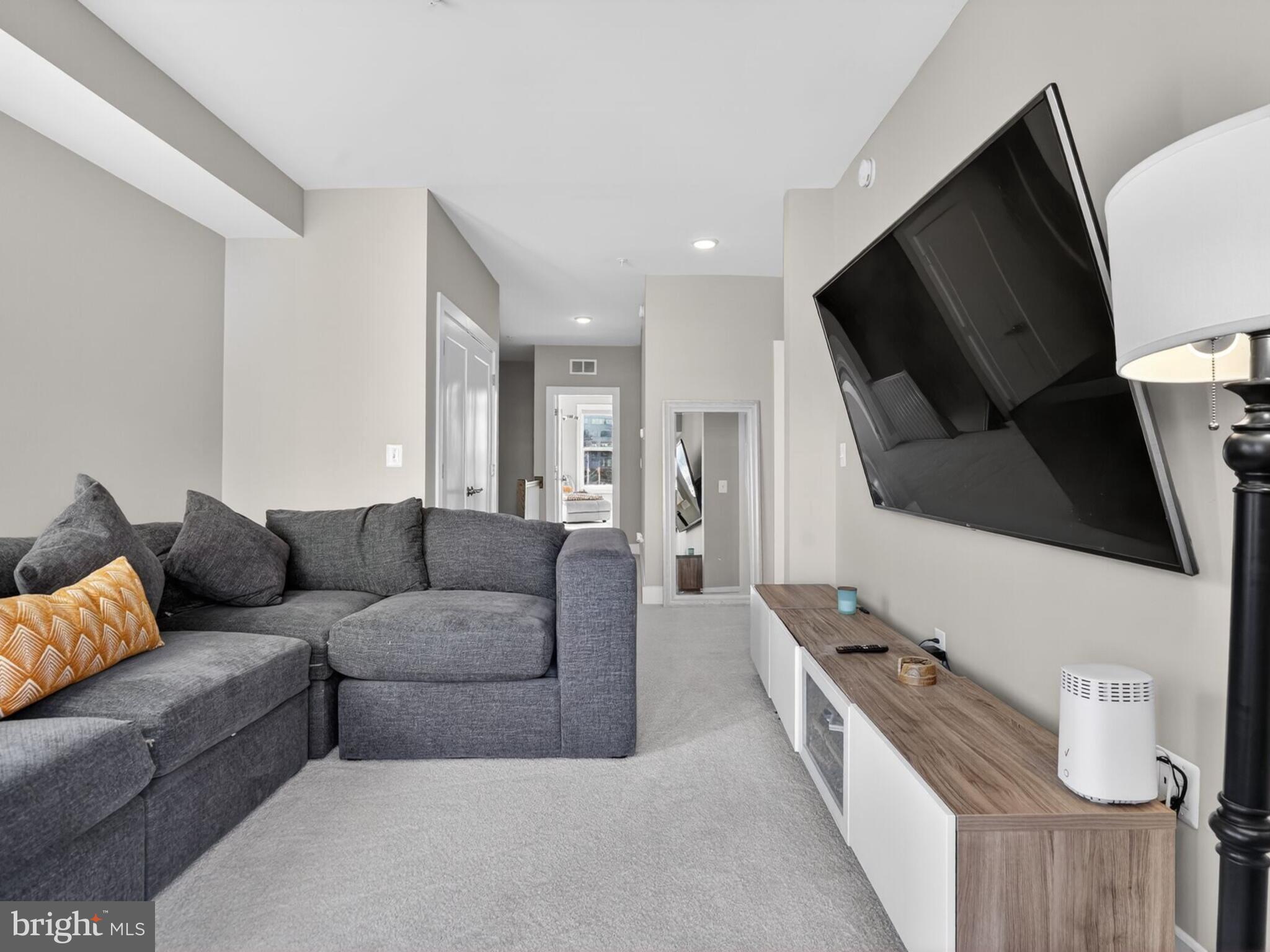 METRO SQUARE - Residential