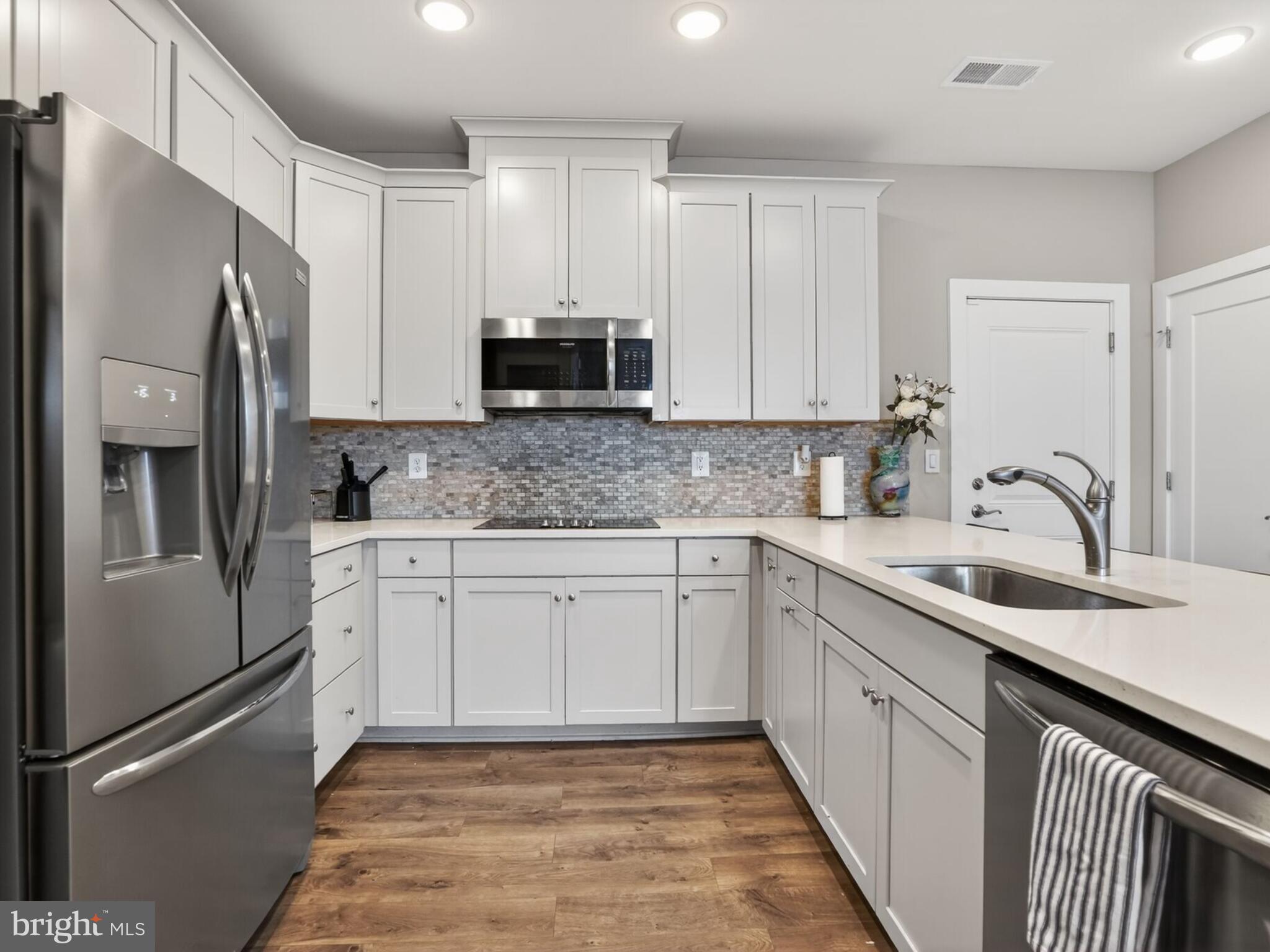 METRO SQUARE - Residential