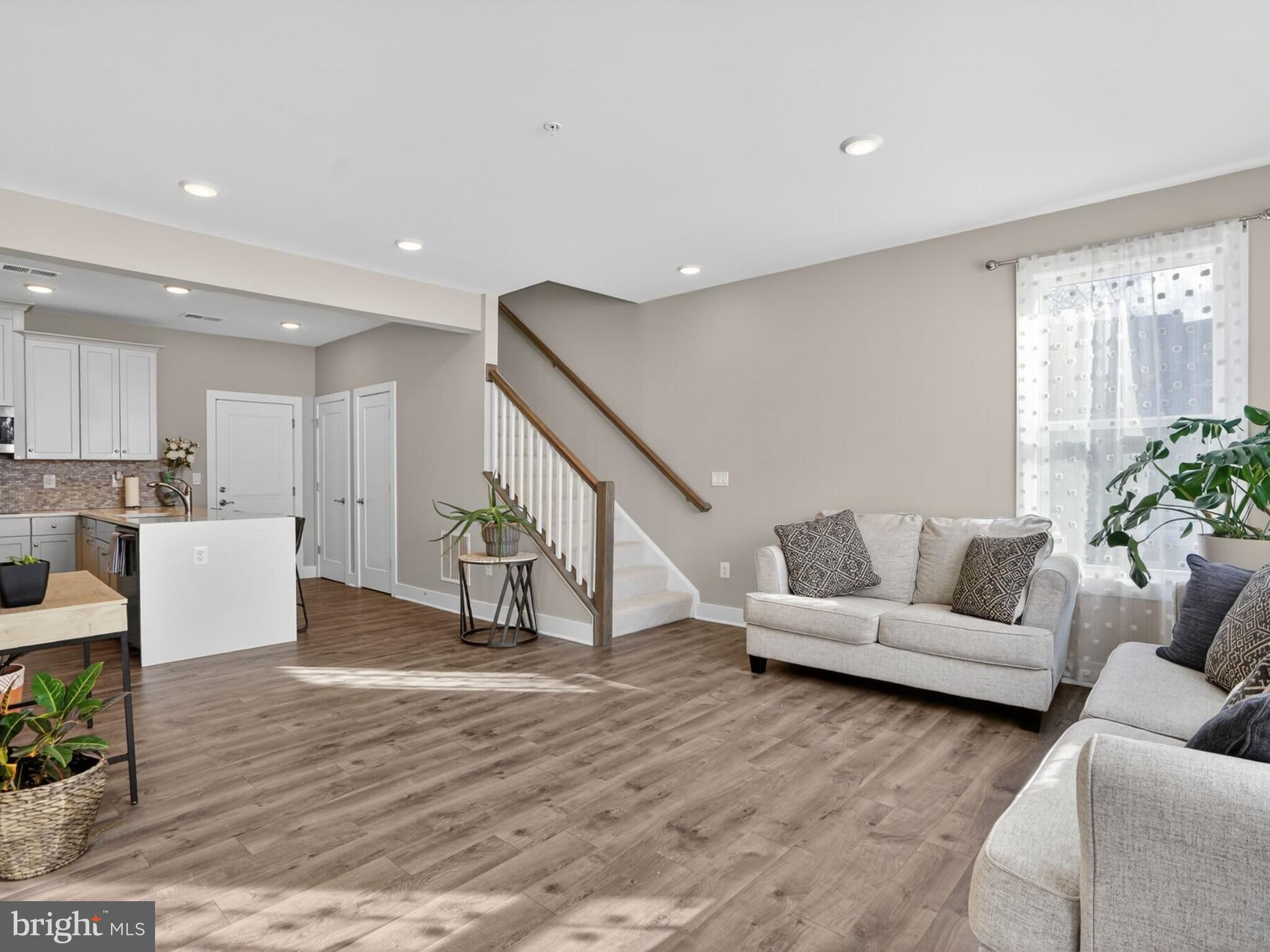 METRO SQUARE - Residential