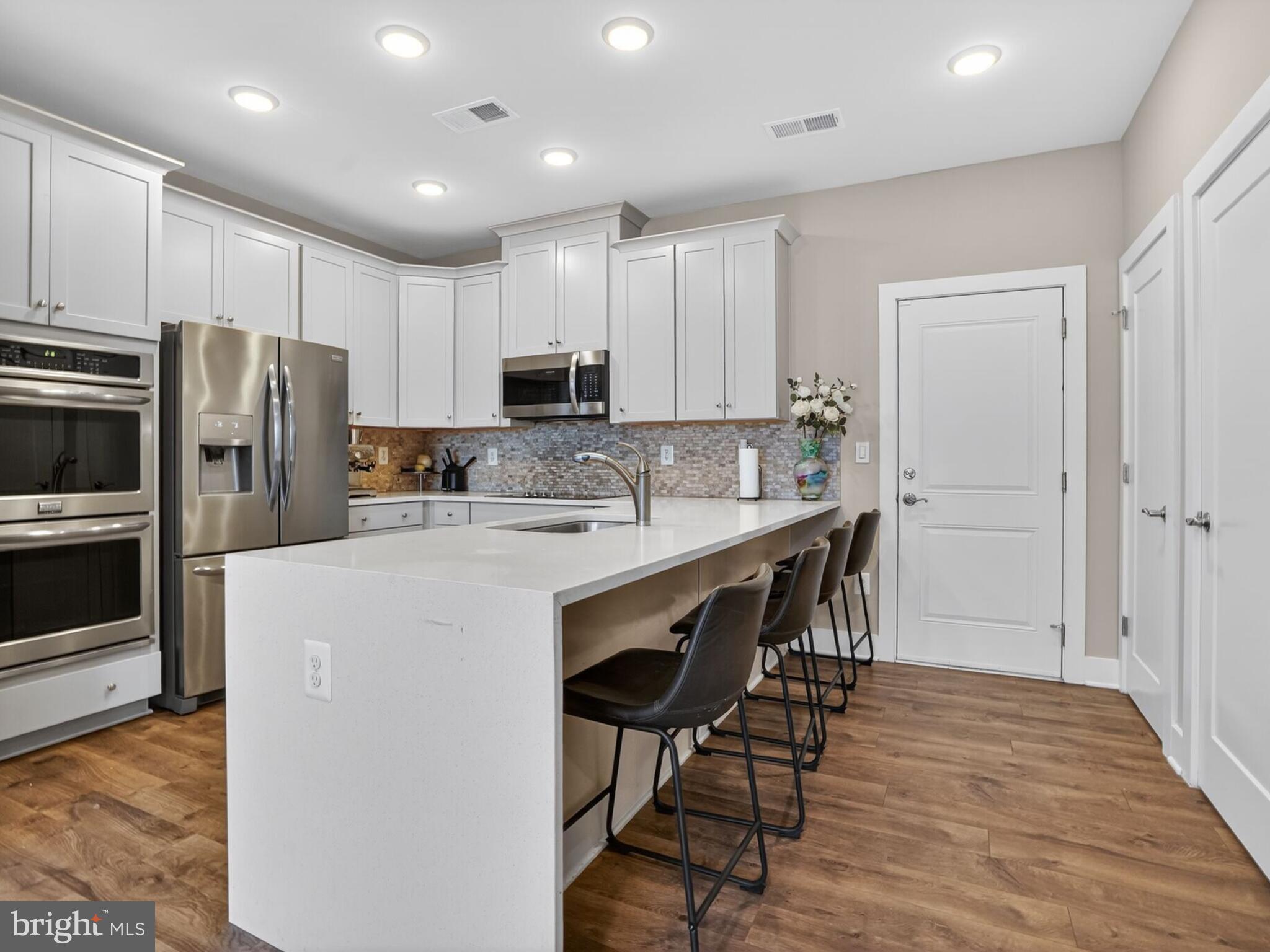 METRO SQUARE - Residential