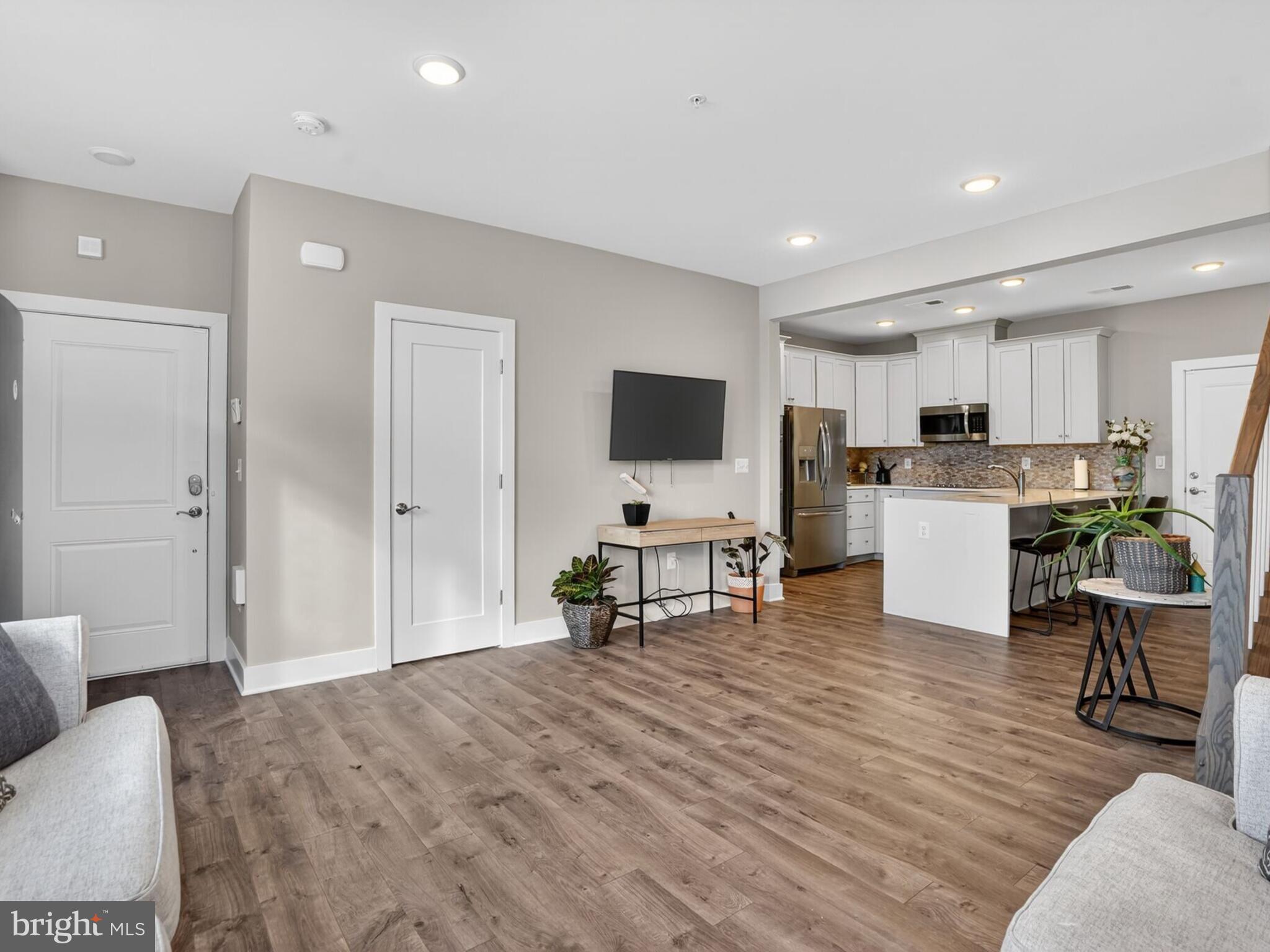 METRO SQUARE - Residential