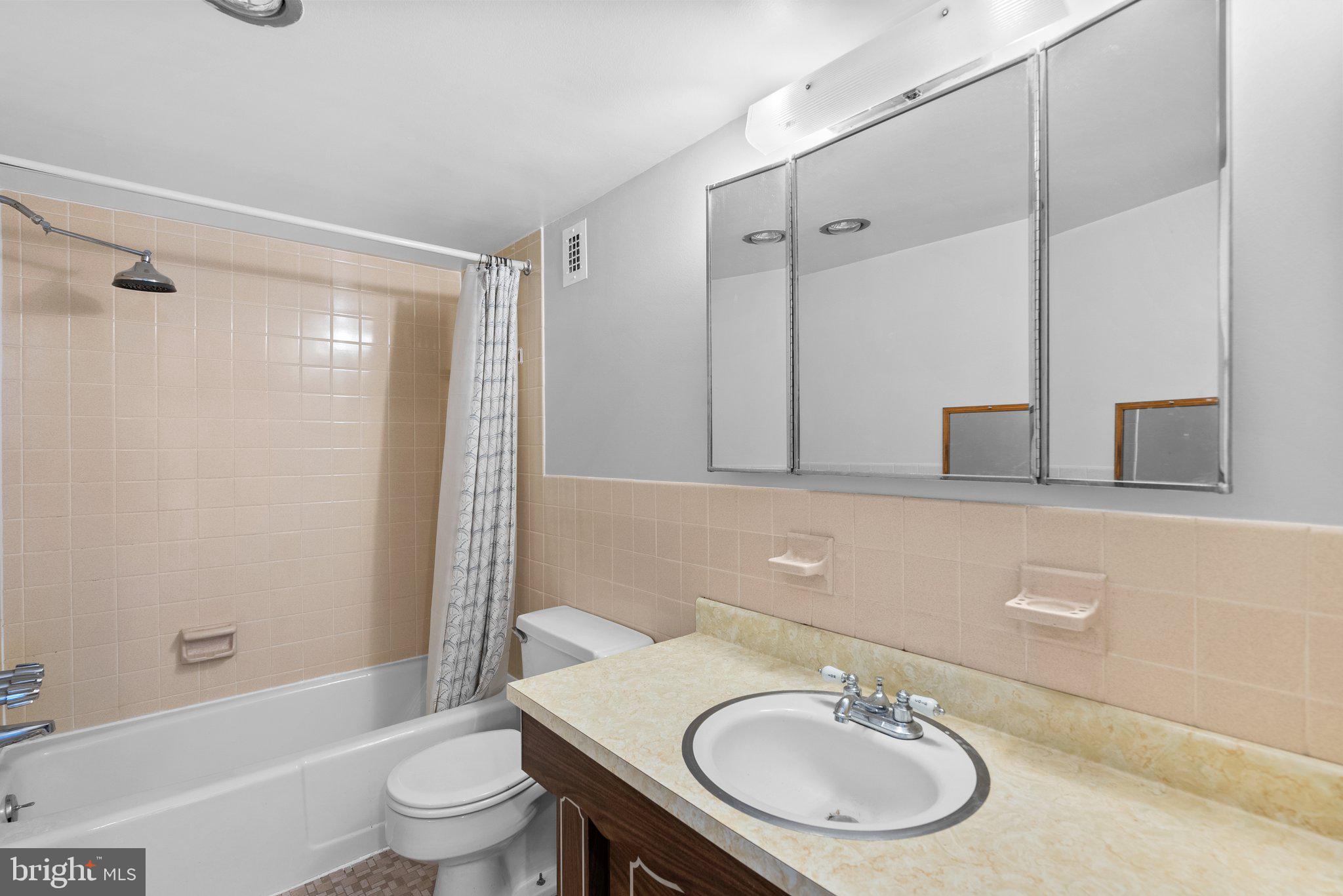 UNIVERSITY TOWERS CODM - Residential