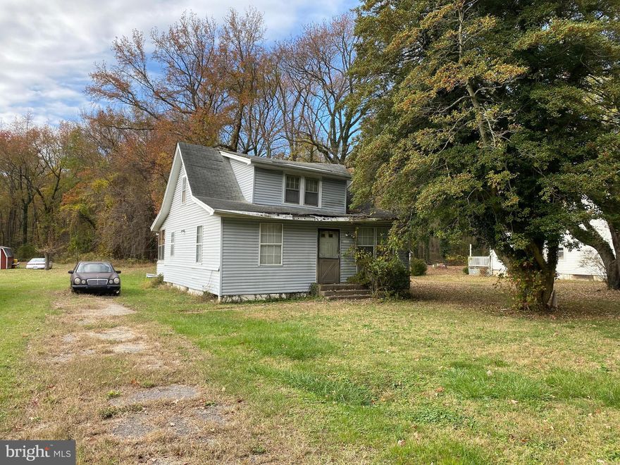 This is a "Tear Down"!  The value is in the land.  Situated next to Sandy Point State Park on over 1 acre.  Build your dream home with easy access to Route 50, the Chesapeake Bay and all the amenities of Sandy Point.

Also listed in MLS as a Land Sale MDAA2050258