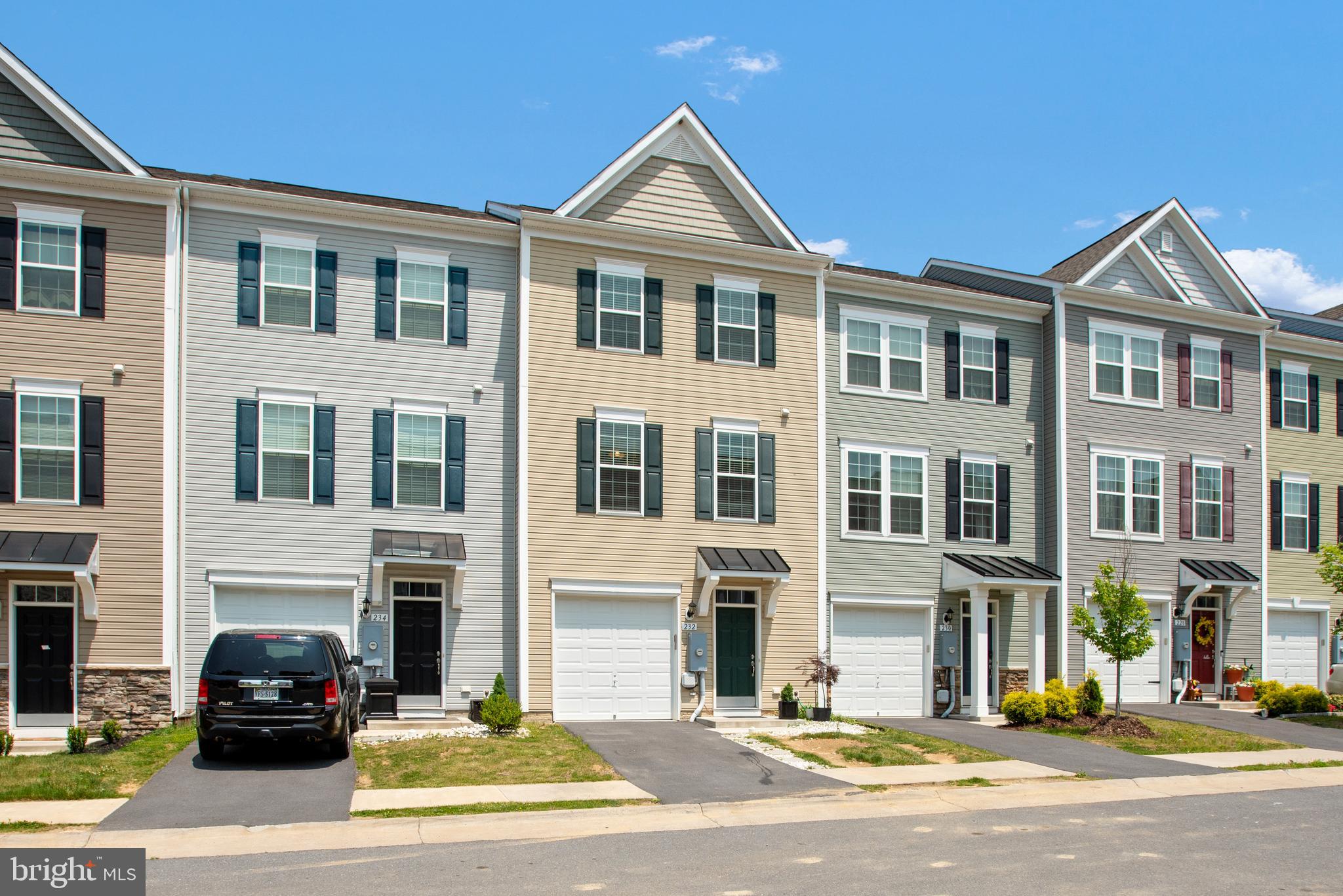 THE TOWNES AT TASKER - Residential