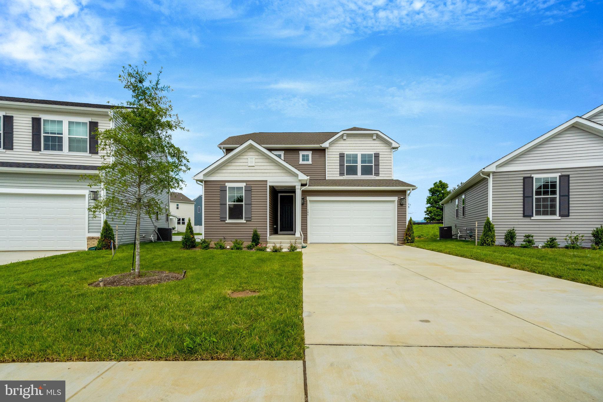 SEASONS AT MIDDLETOWN PLACE - Residential