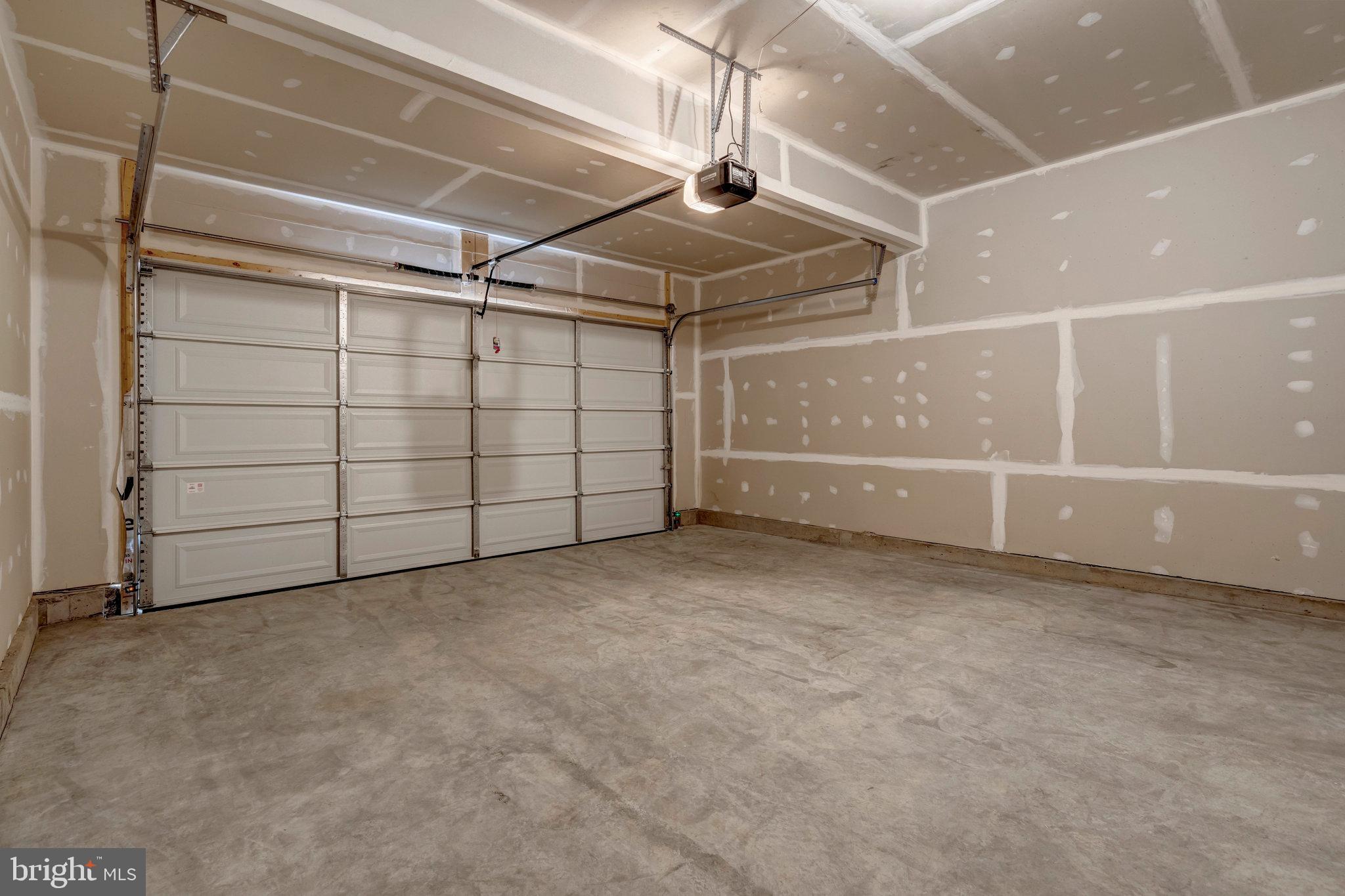 SEASONS AT MIDDLETOWN PLACE - Residential