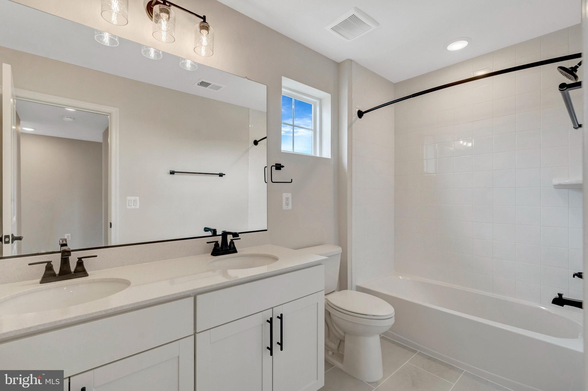 SEASONS AT MIDDLETOWN PLACE - Residential