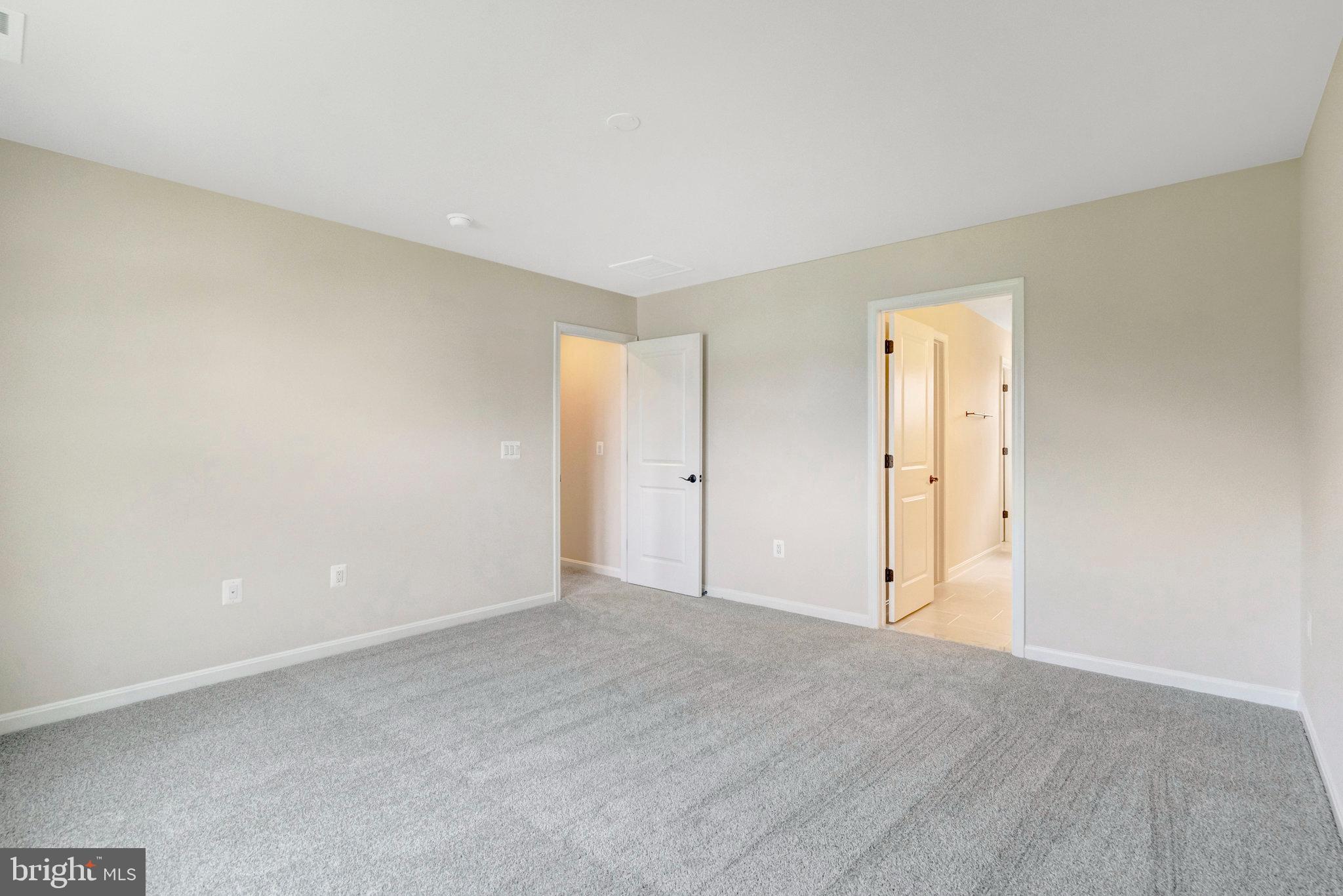 SEASONS AT MIDDLETOWN PLACE - Residential