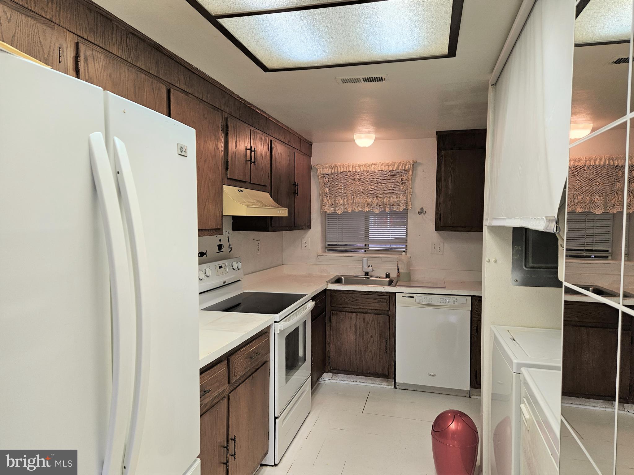 LEISURE WORLD - Residential