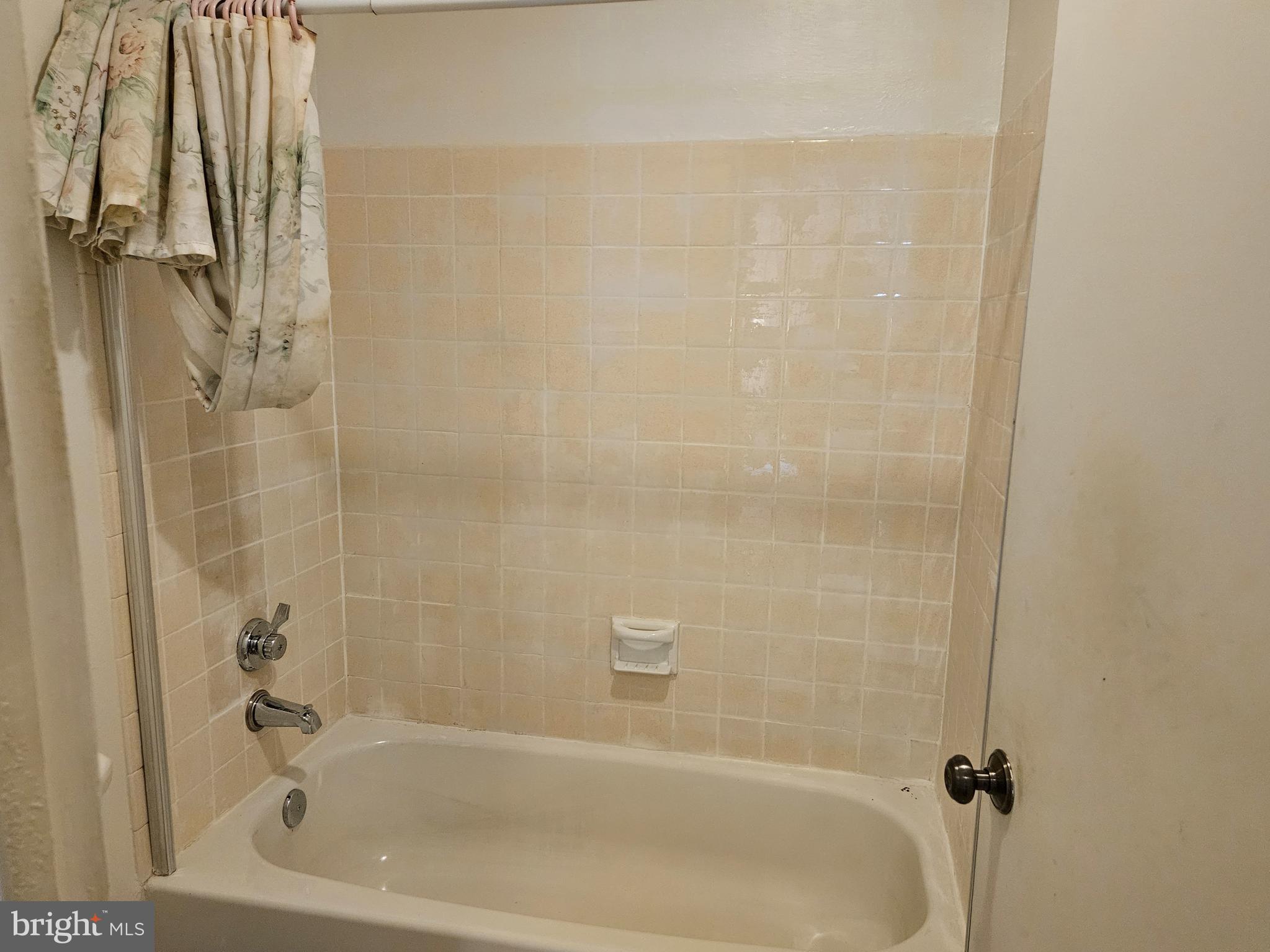 LEISURE WORLD - Residential