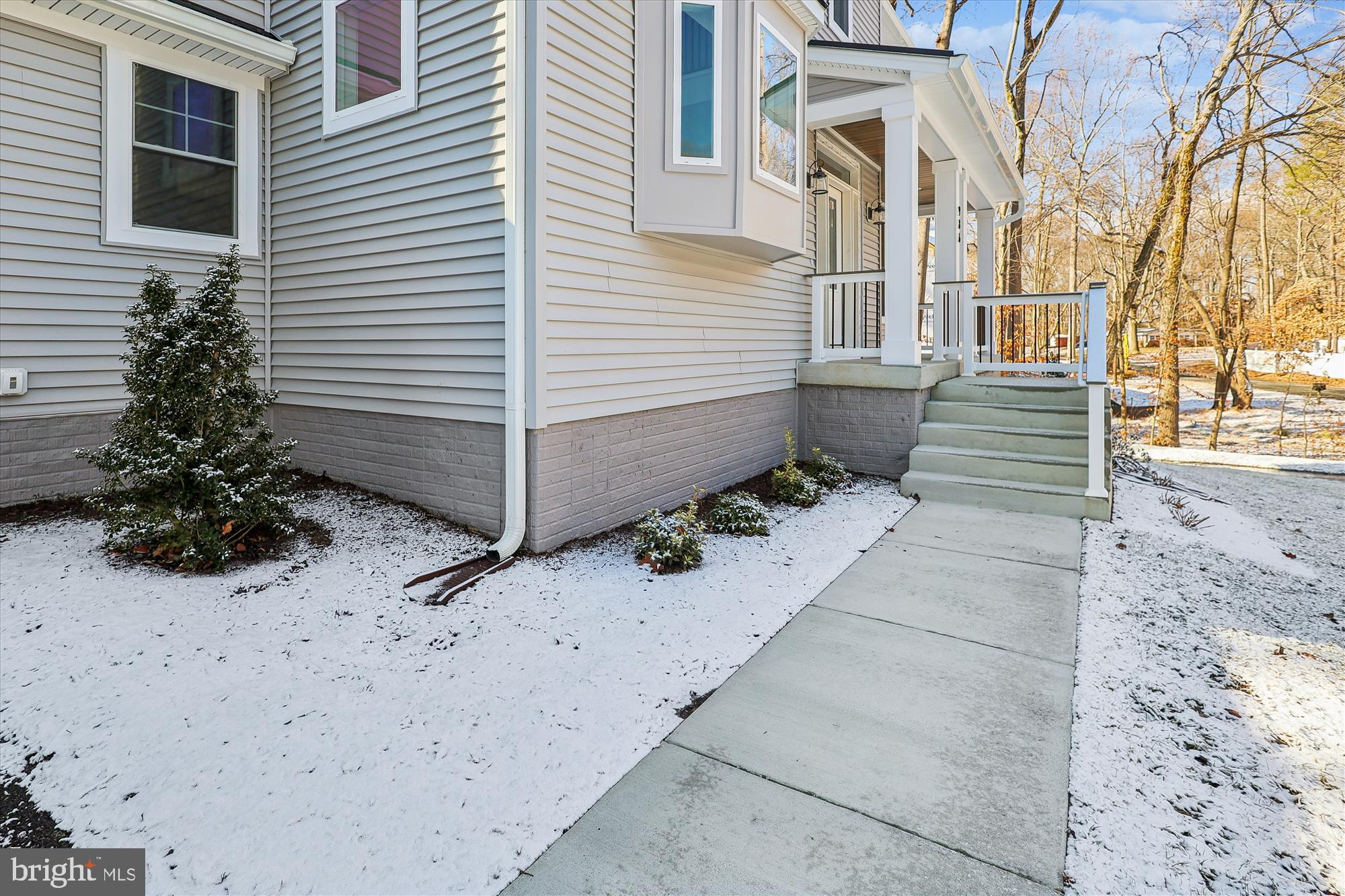 986 WATERBURY HEIGHTS DRIVE