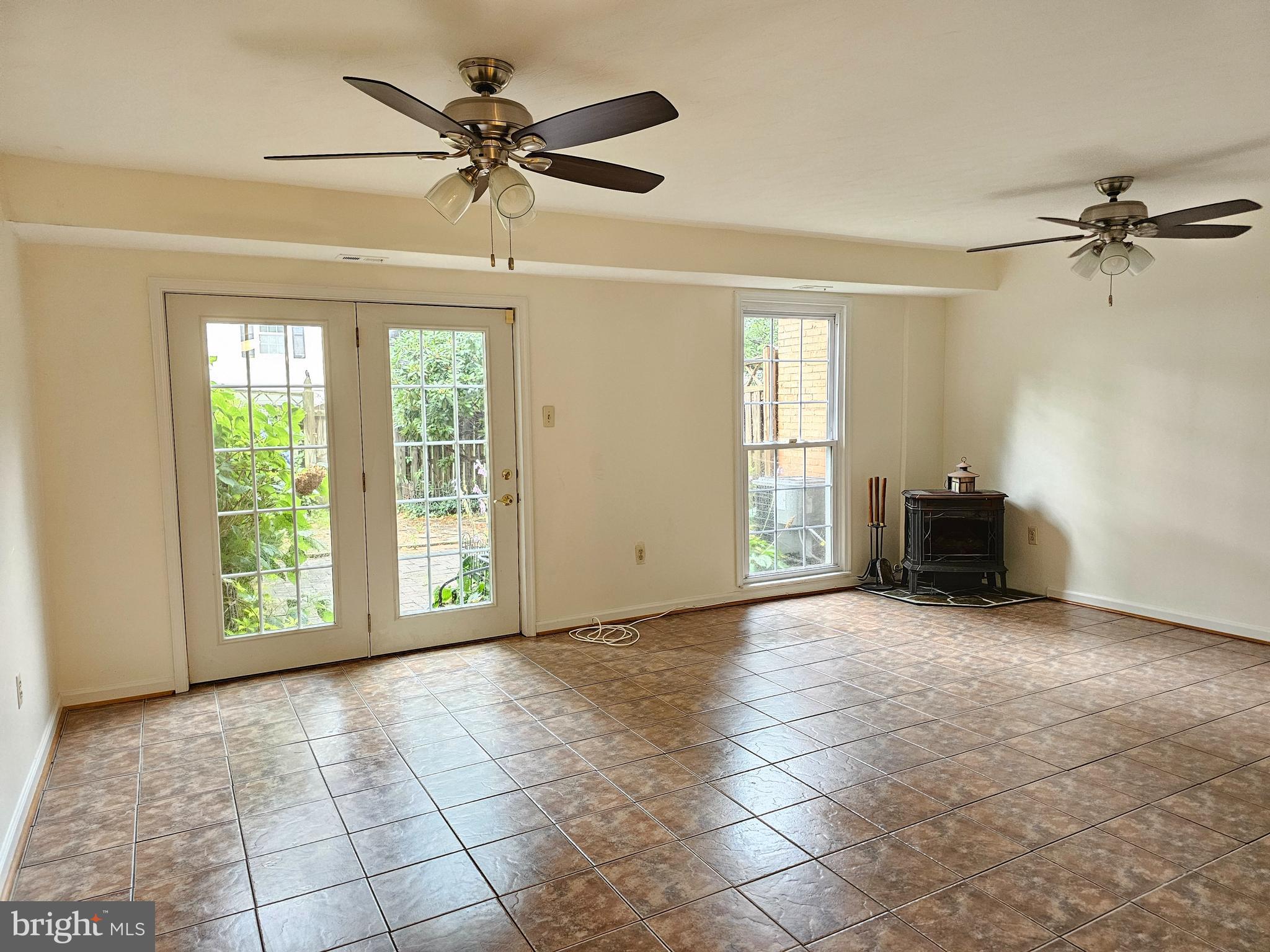 DIAMOND FARMS - Residential Lease