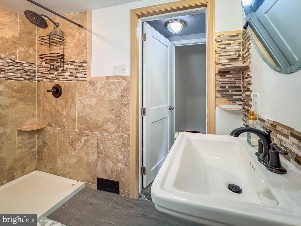 FEASTERVILLE HGTS - Residential