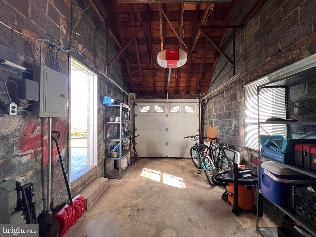 FEASTERVILLE HGTS - Residential