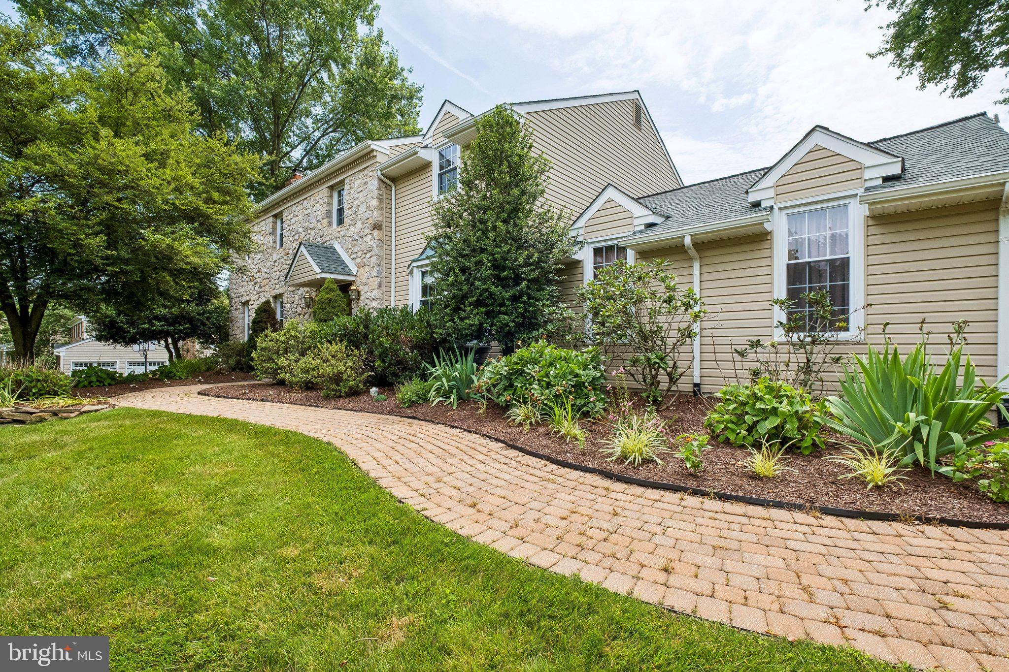 1323 N TULIP DRIVE
