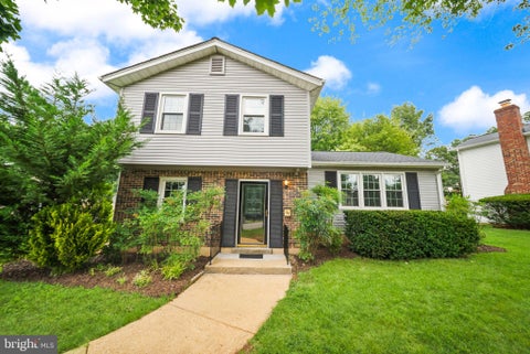 Photo of 8212 Macbeth Street, MANASSAS, VA 20110 (MLS # VAPW2128094)
