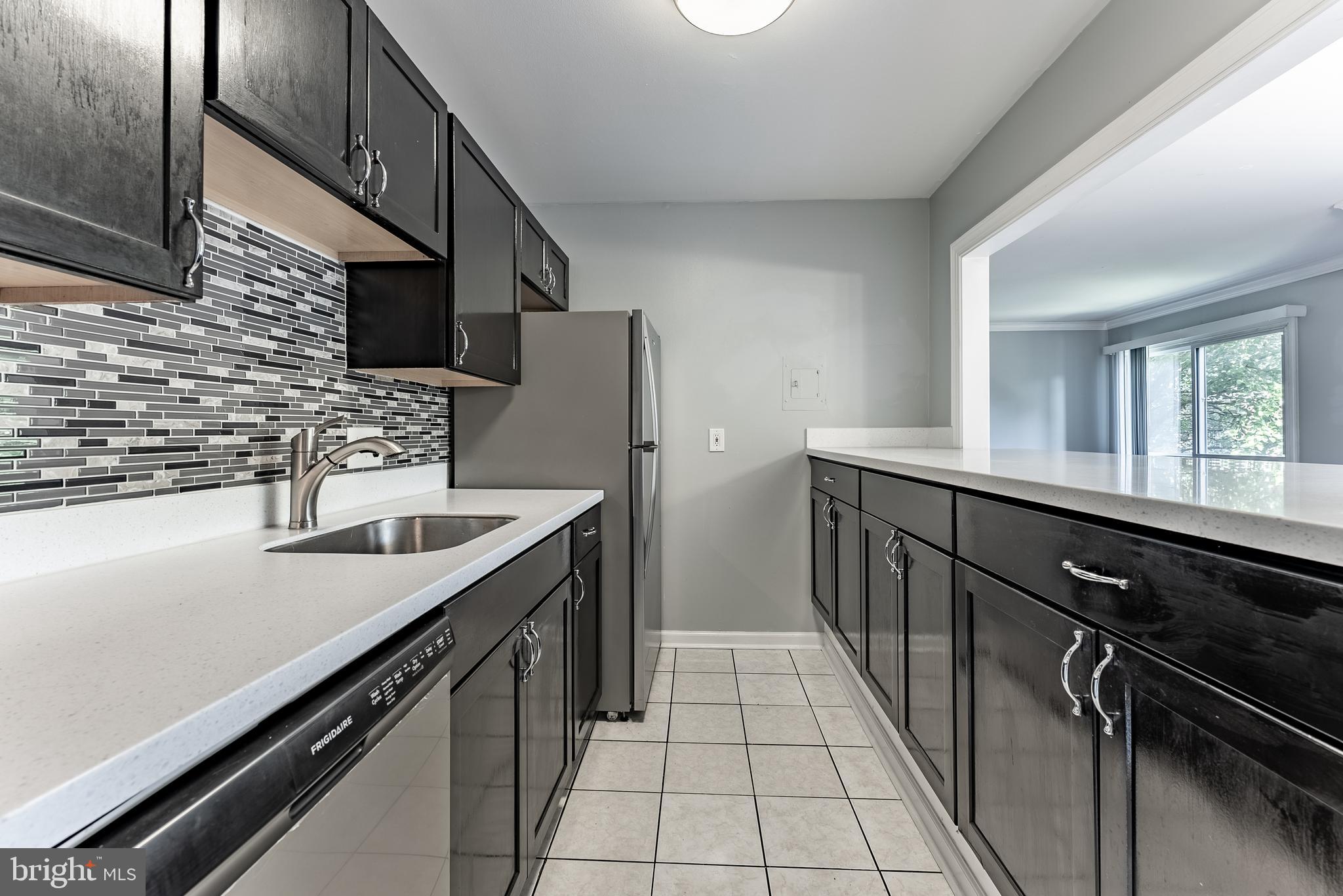 YORKTOWNE SQUARE - Residential