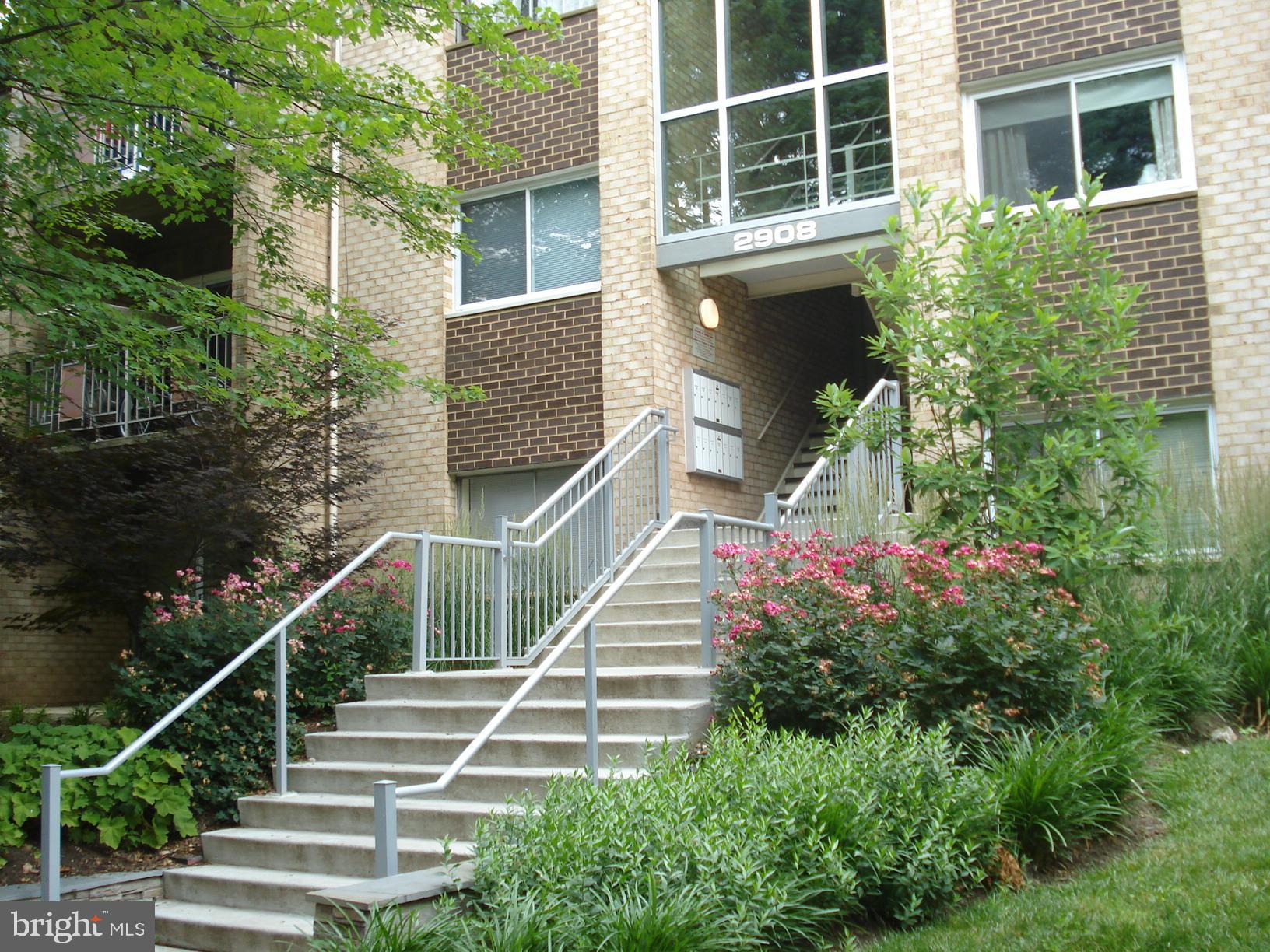 YORKTOWNE SQUARE - Residential