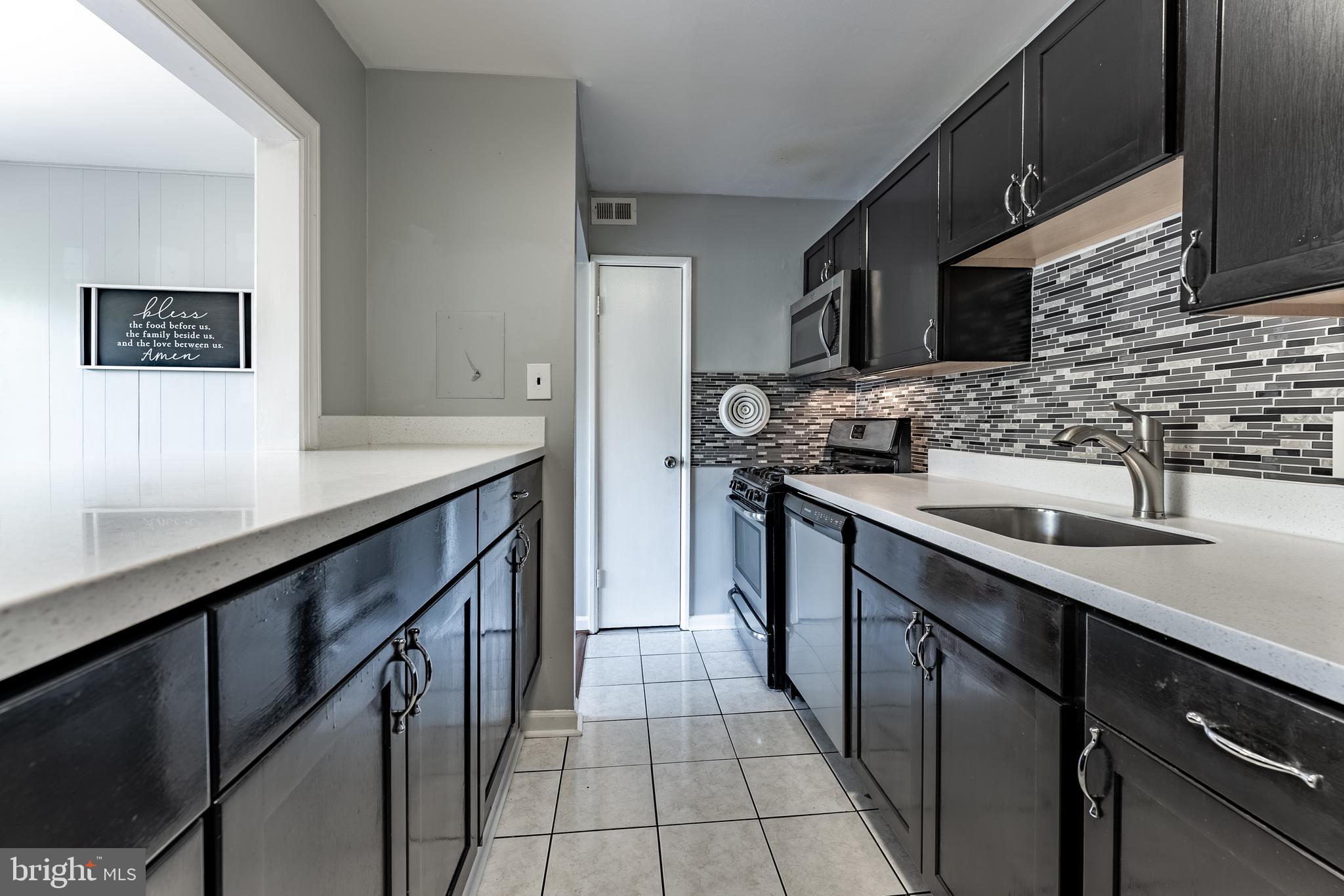 YORKTOWNE SQUARE - Residential