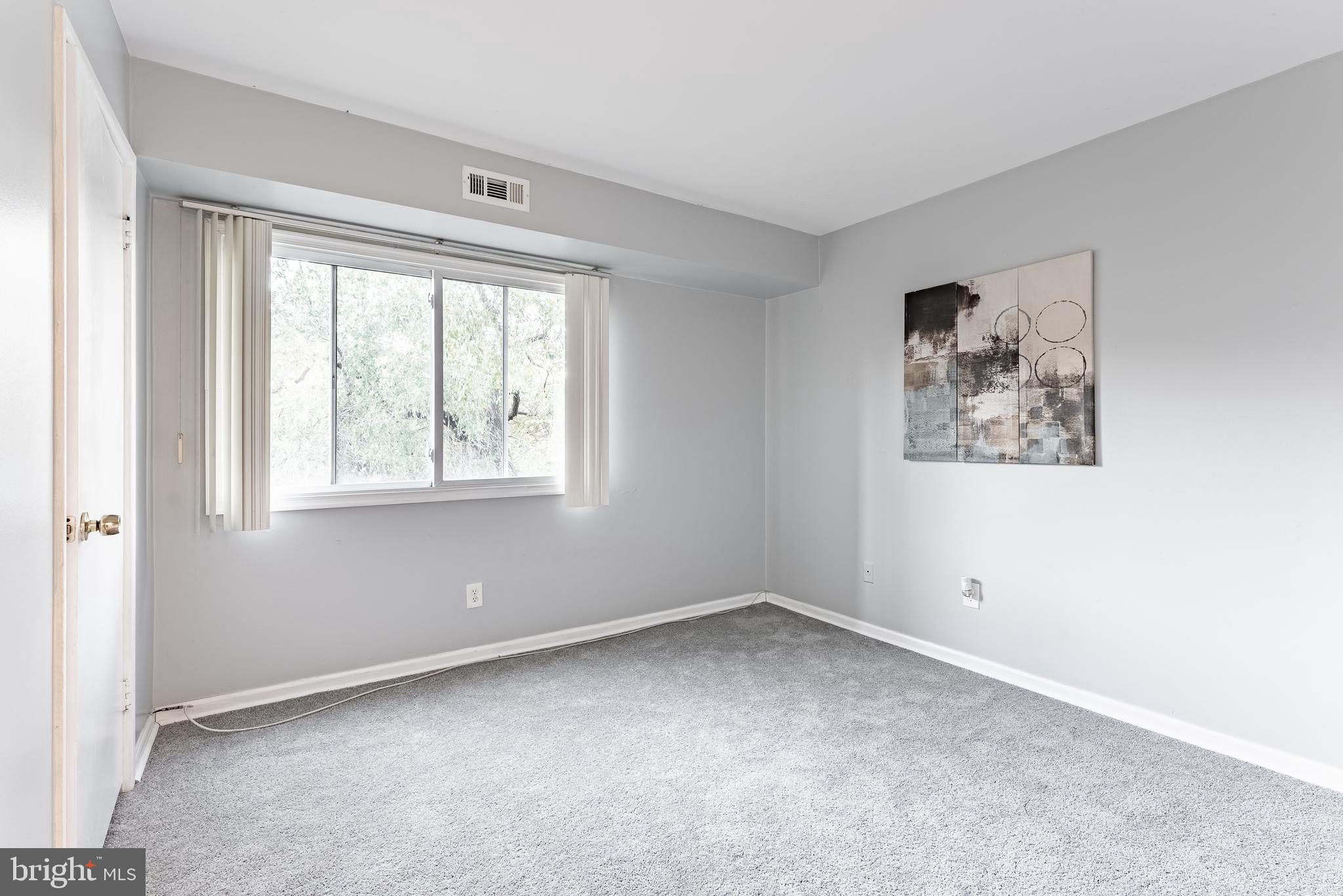 YORKTOWNE SQUARE - Residential