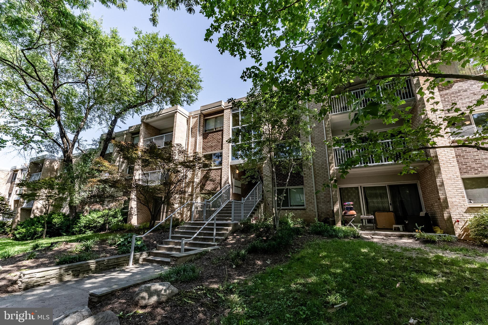 YORKTOWNE SQUARE - Residential