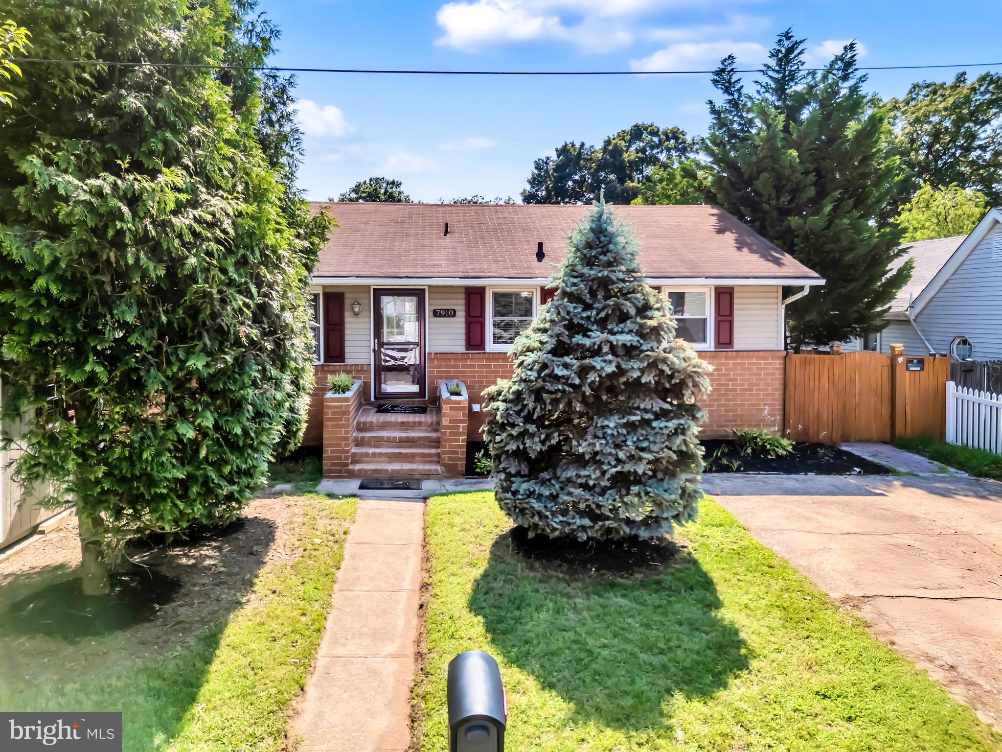 7910 W END DRIVE